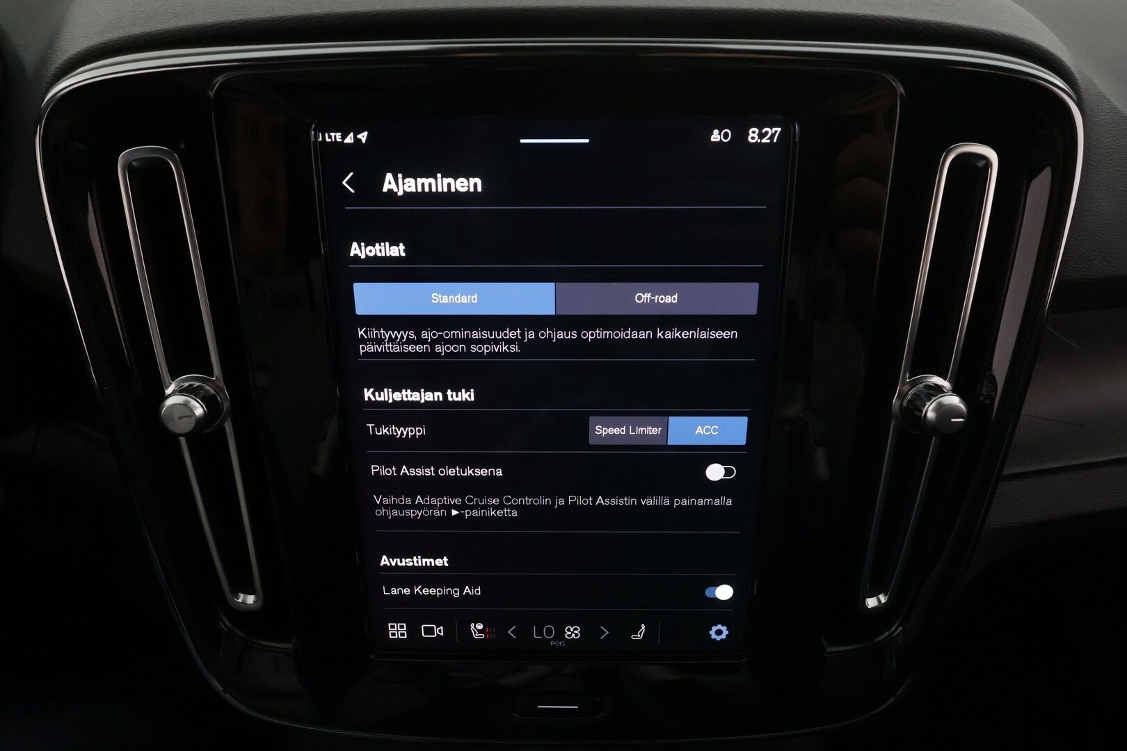 Volvo XC40 2023 Recharge Single Plus aut * ILP / Koukku / ACC / LED / P.kamera / Sportpenkki Muistilla / Navi / Kaistavahti * - 1-om Suomi-auto / Kahdet renkaat aluvanteilla / 2x Latauskaapelit / Merkkihuollot