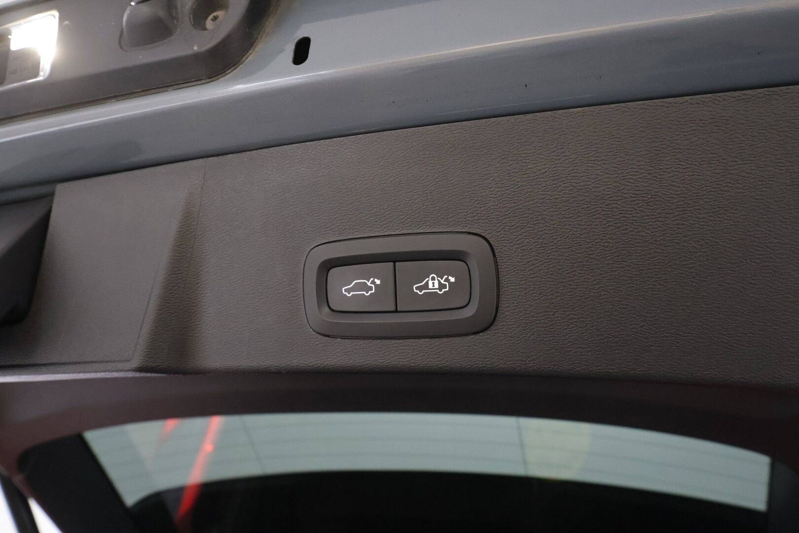 Volvo XC40 2023 Recharge Single Plus aut * ILP / Koukku / ACC / LED / P.kamera / Sportpenkki Muistilla / Navi / Kaistavahti * - 1-om Suomi-auto / Kahdet renkaat aluvanteilla / 2x Latauskaapelit / Merkkihuollot