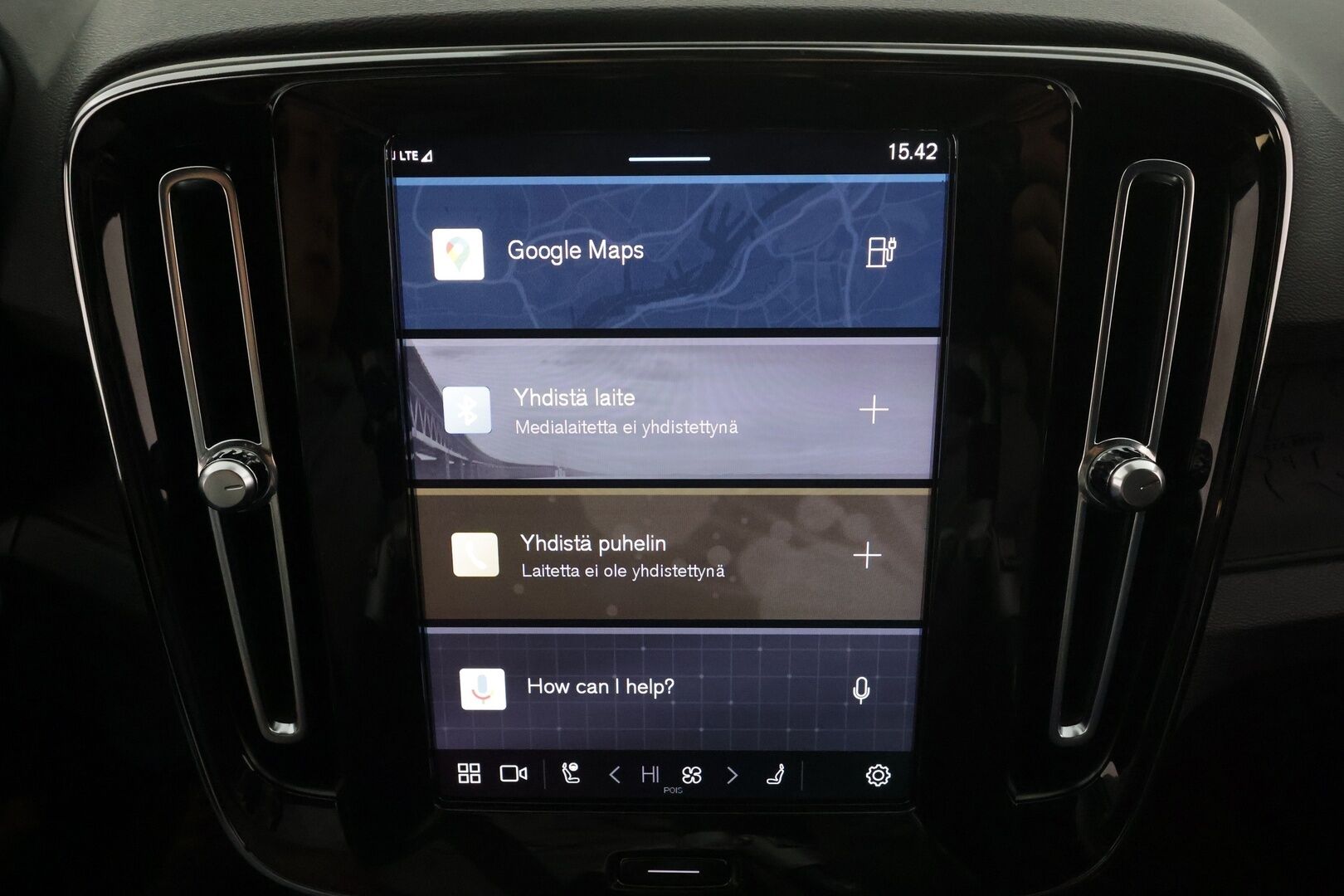 Volvo XC40 2023 Recharge Single Plus aut * Lämpöpumppu / Vetokoukku / Adapt.Vakkari / Peruutuskamera / LED / BLIS / KeylessGo / Navi - 1.Om Suomi-auto / Akku kuntotarkastettu / Kahdet renkaat aluvanteilla / Merkkihuollettu / High Perf Audio!