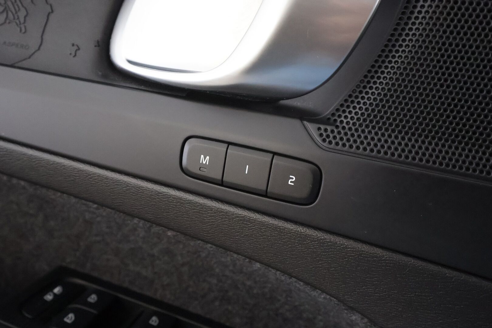 Volvo XC40 2023 Recharge Single Plus aut * Lämpöpumppu / Vetokoukku / Adapt.Vakkari / Peruutuskamera / LED / BLIS / KeylessGo / Navi - 1.Om Suomi-auto / Akku kuntotarkastettu / Kahdet renkaat aluvanteilla / Merkkihuollettu / High Perf Audio!