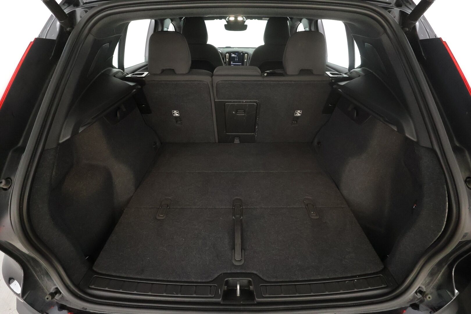 Volvo XC40 2023 Recharge Single Plus aut * Lämpöpumppu / Vetokoukku / Adapt.Vakkari / Peruutuskamera / LED / BLIS / KeylessGo / Navi - 1.Om Suomi-auto / Akku kuntotarkastettu / Kahdet renkaat aluvanteilla / Merkkihuollettu / High Perf Audio!