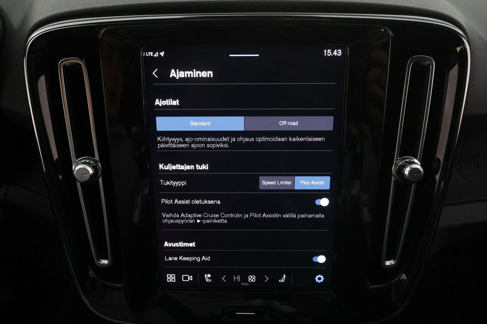 Volvo XC40 2023 Recharge Single Plus aut * Lämpöpumppu / Vetokoukku / Adapt.Vakkari / Peruutuskamera / LED / BLIS / Muistipenkki / Navi - 1.Om Suomi-auto / Akku kuntotarkastettu / Kahdet renkaat aluvanteilla / Merkkihuollettu / High Perf Audio! - HULLUT AVAJAISHULINAT KORKOTARJOUS 3,29 %