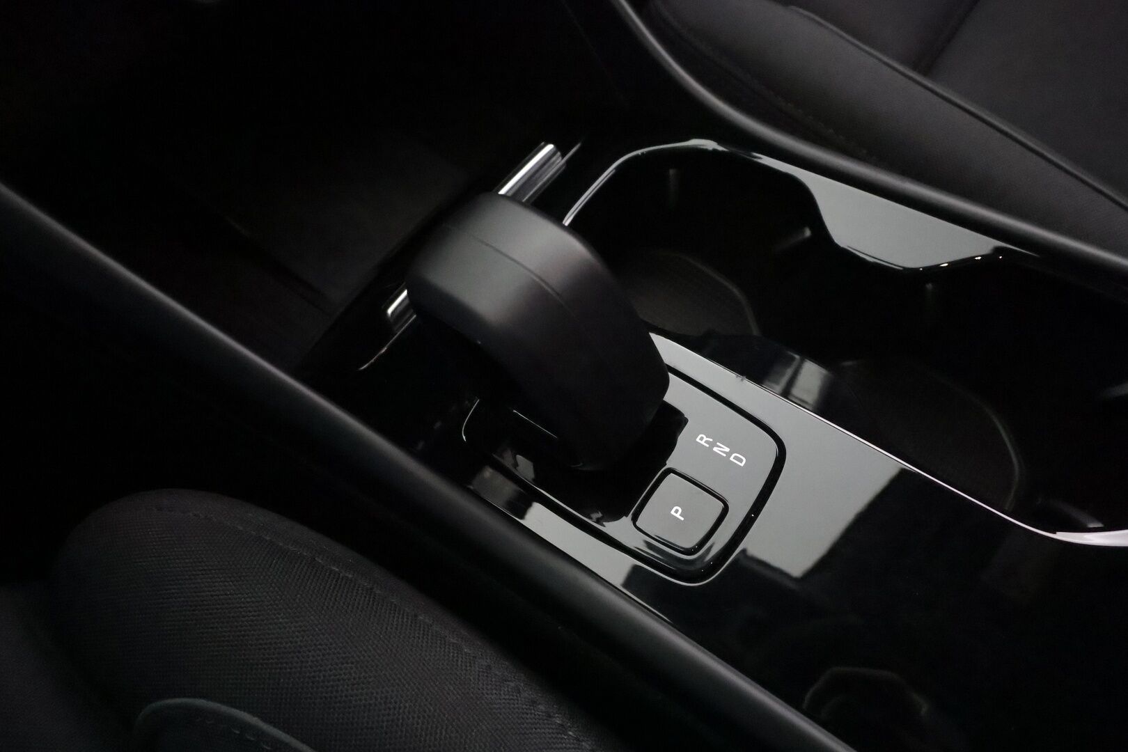 Volvo XC40 2023 Recharge Single Plus aut * ACC / P.kamera / ILP / Muistipenkki / Koukku / LED / Navi / KeylessGo / BLIS * - 1.Om Suomi-auto / Akku kuntotarkastettu / Kahdet renkaat aluvanteilla / Merkkihuollettu