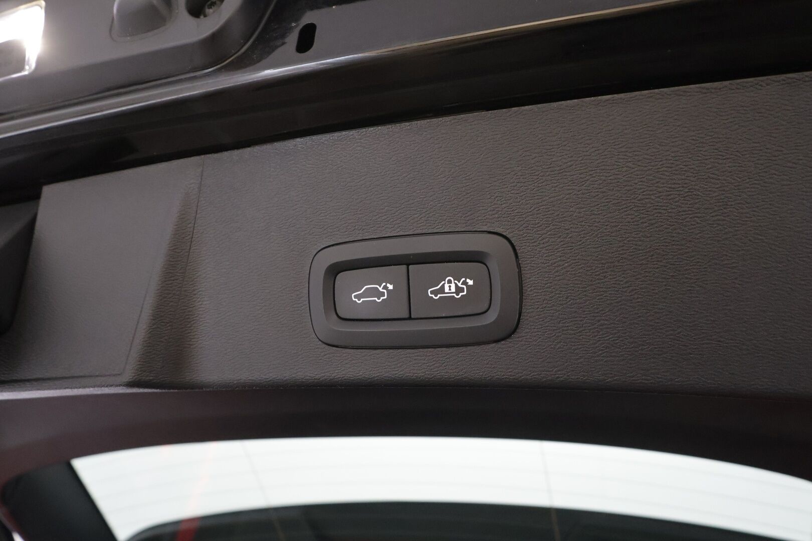 Volvo XC40 2023 Recharge Single Plus aut * Lämpöpumppu / Vetokoukku / Adapt.Vakkari / Peruutuskamera / LED / BLIS / Muistipenkki / Navi - 1.Om Suomi-auto / Akku kuntotarkastettu / Kahdet renkaat aluvanteilla / Merkkihuollettu / High Perf Audio! - HULLUT AVAJAISHULINAT KORKOTARJOUS 3,29 %