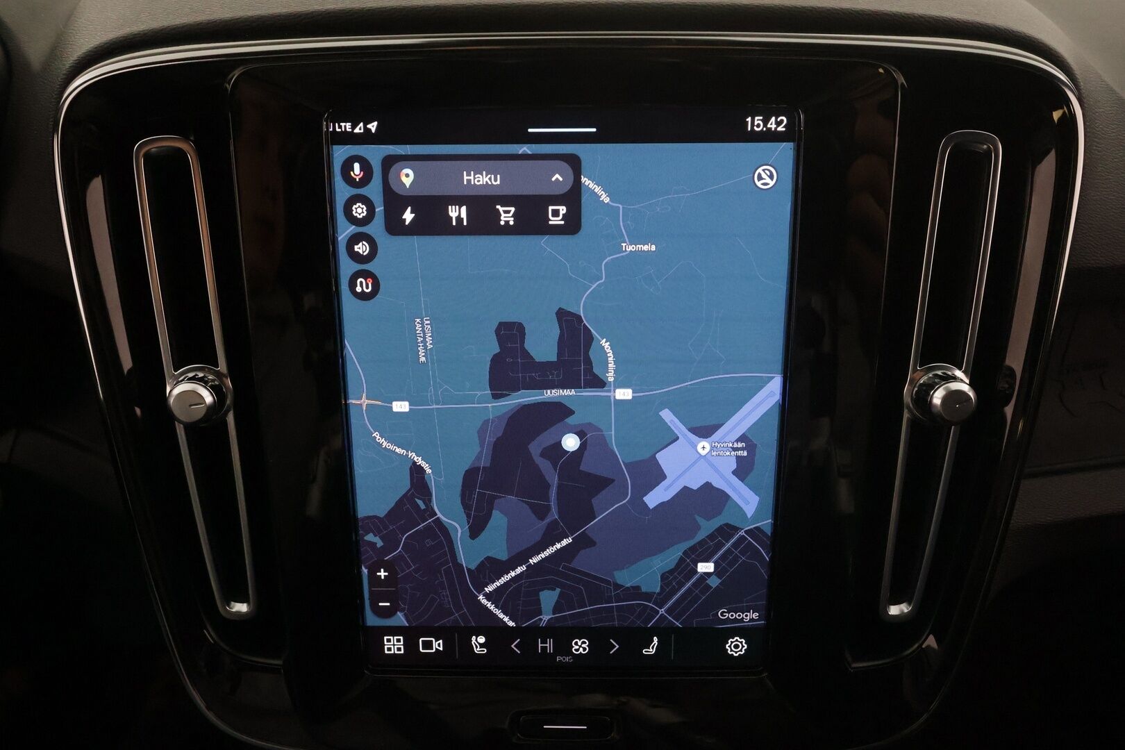 Volvo XC40 2023 Recharge Single Plus aut * Lämpöpumppu / Vetokoukku / Adapt.Vakkari / Peruutuskamera / LED / BLIS / KeylessGo / Navi - 1.Om Suomi-auto / Akku kuntotarkastettu / Kahdet renkaat aluvanteilla / Merkkihuollettu / High Perf Audio!