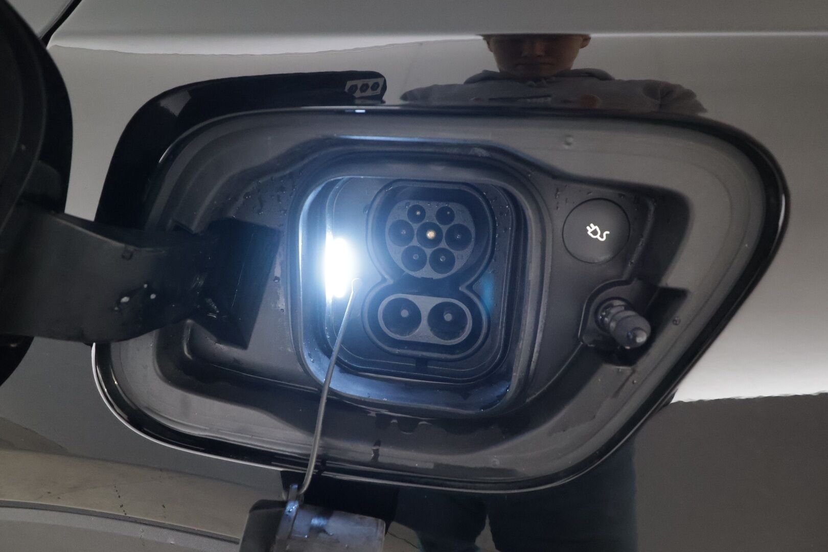 Volvo XC40 2023 Recharge Single Plus aut * Lämpöpumppu / Vetokoukku / Adapt.Vakkari / Peruutuskamera / LED / BLIS / KeylessGo / Navi - 1.Om Suomi-auto / Akku kuntotarkastettu / Kahdet renkaat aluvanteilla / Merkkihuollettu / High Perf Audio!