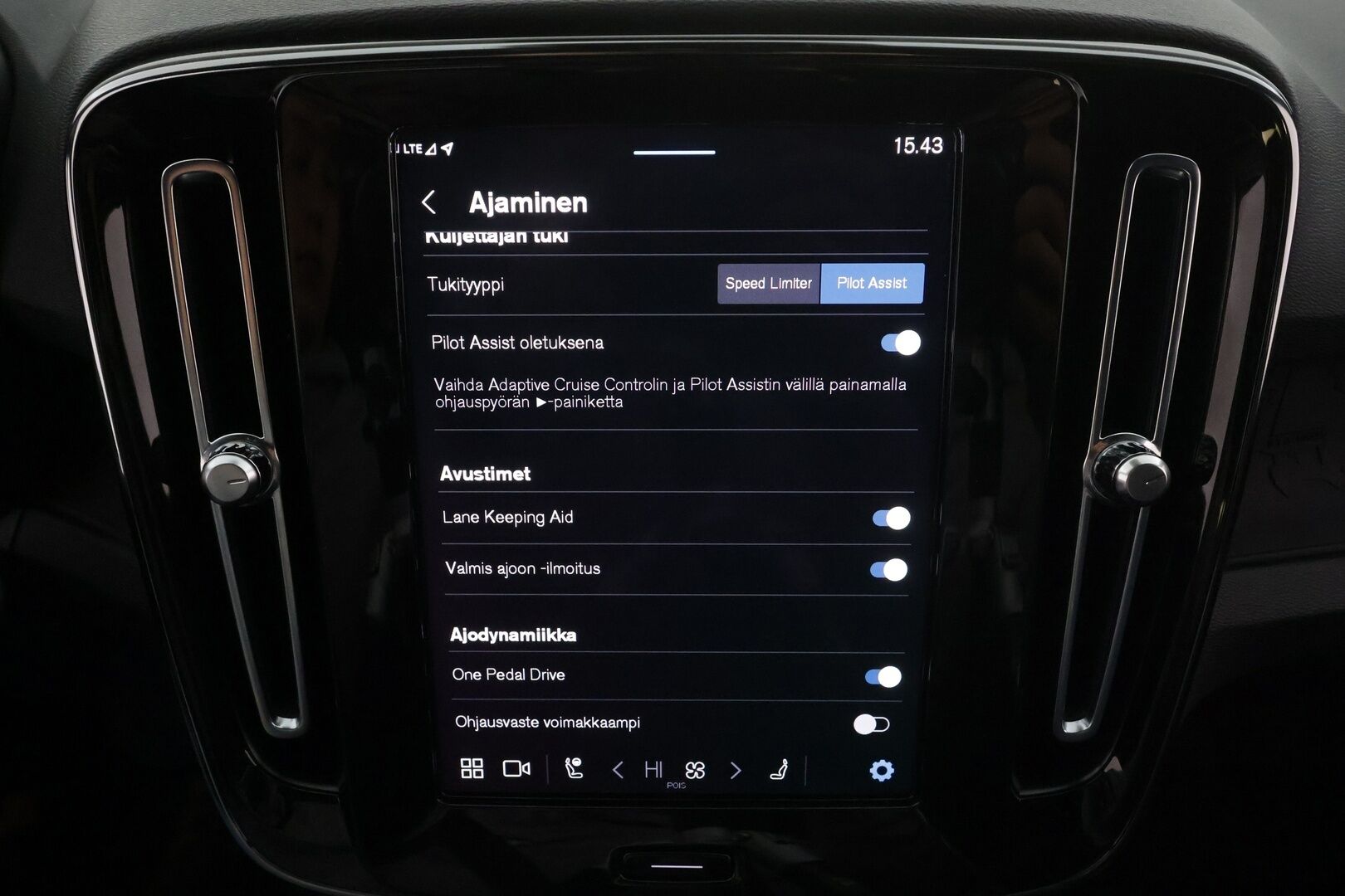 Volvo XC40 2023 Recharge Single Plus aut * Lämpöpumppu / Vetokoukku / Adapt.Vakkari / Peruutuskamera / LED / BLIS / Muistipenkki / Navi - 1.Om Suomi-auto / Akku kuntotarkastettu / Kahdet renkaat aluvanteilla / Merkkihuollettu / High Perf Audio! - HULLUT AVAJAISHULINAT KORKOTARJOUS 3,29 %