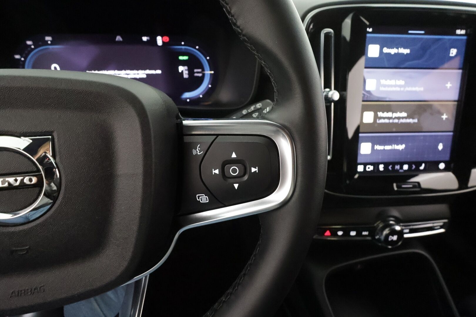 Volvo XC40 2023 Recharge Single Plus aut * Lämpöpumppu / Vetokoukku / Adapt.Vakkari / Peruutuskamera / LED / BLIS / KeylessGo / Navi - 1.Om Suomi-auto / Akku kuntotarkastettu / Kahdet renkaat aluvanteilla / Merkkihuollettu / High Perf Audio!