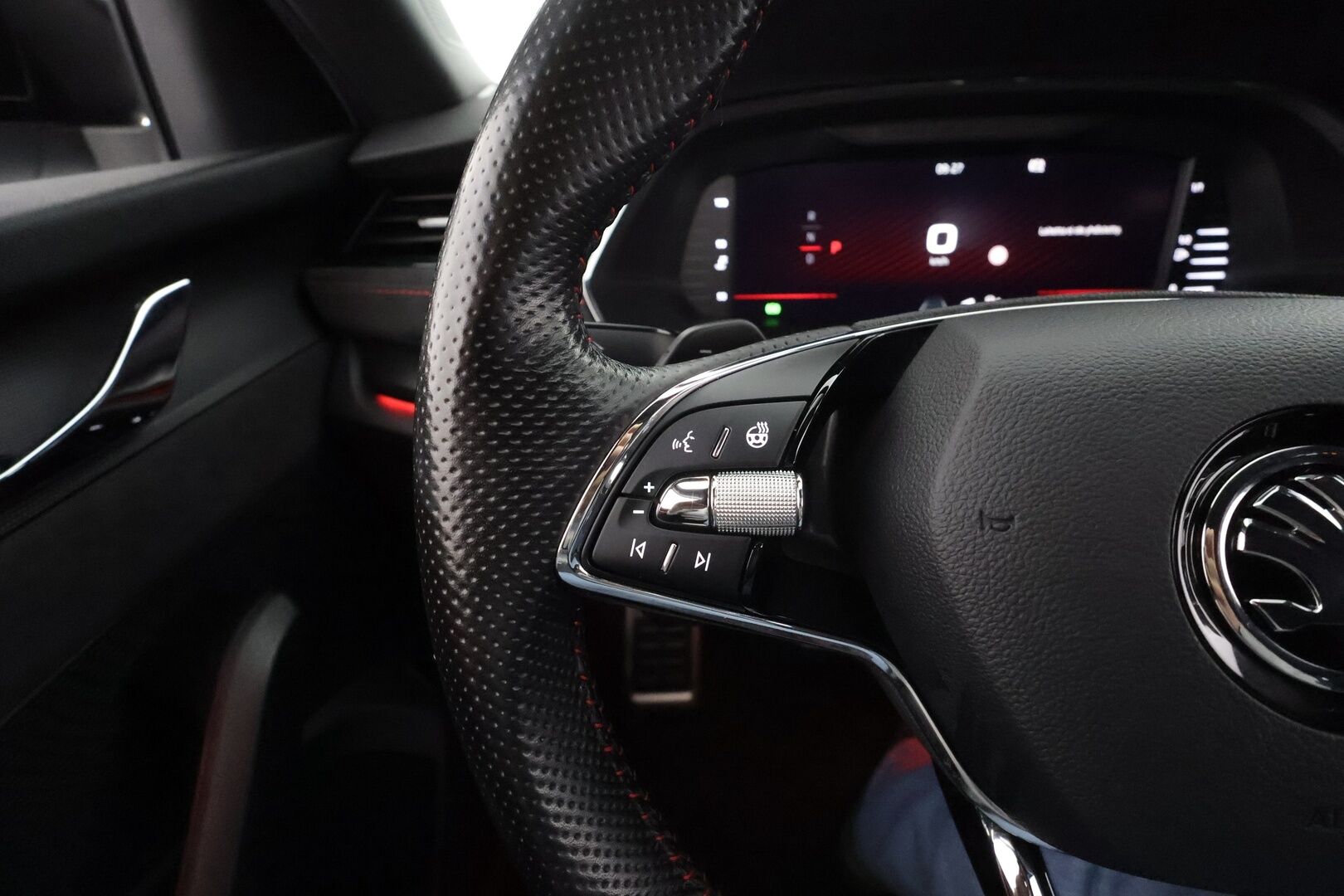 Skoda Octavia 2021 2,0 TDI 200 4x4 RS DSG Autom. * Webasto / ACC / HUD / Canton Premium Sound / Matrix LED / Peruutuskamera / Vetokoukku / Apple - Suomi-auto / Kahdet Renkaat / Digimittari / Juuri tullut Tampereelle!