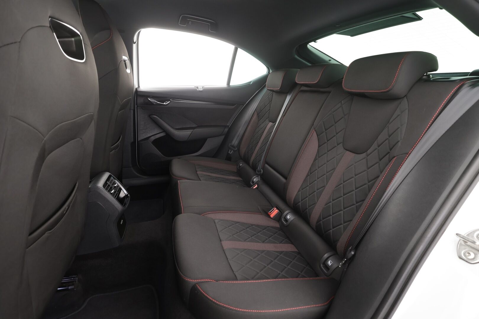 Skoda Octavia 2021 2,0 TDI 200 4x4 RS DSG Autom. * Webasto / ACC / HUD / Canton Premium Sound / Matrix LED / Peruutuskamera / Vetokoukku / Apple - Suomi-auto / Kahdet Renkaat / Digimittari / Juuri tullut Tampereelle!