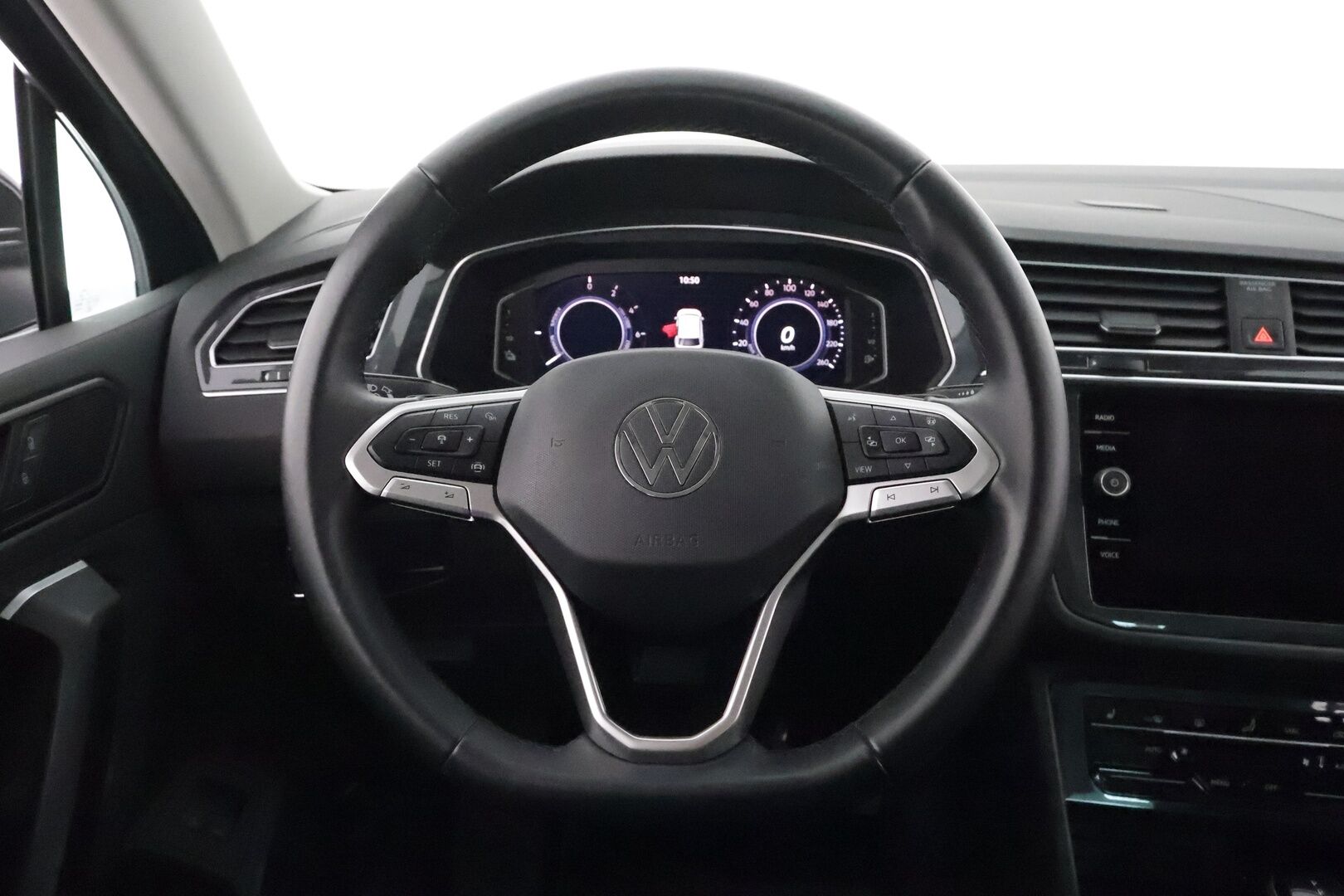 Volkswagen Tiguan 2021 Style Business eHybrid 180 kW DSG-autm.** 1-Om Suomi auto / Adapt.vakkari / 360 kamera / Koukku / Facelift / IQ LED - Digimittaristo / Akku kuntotarkastettu / Sportti-alcantara penkit / Keyless / Apple&Android
