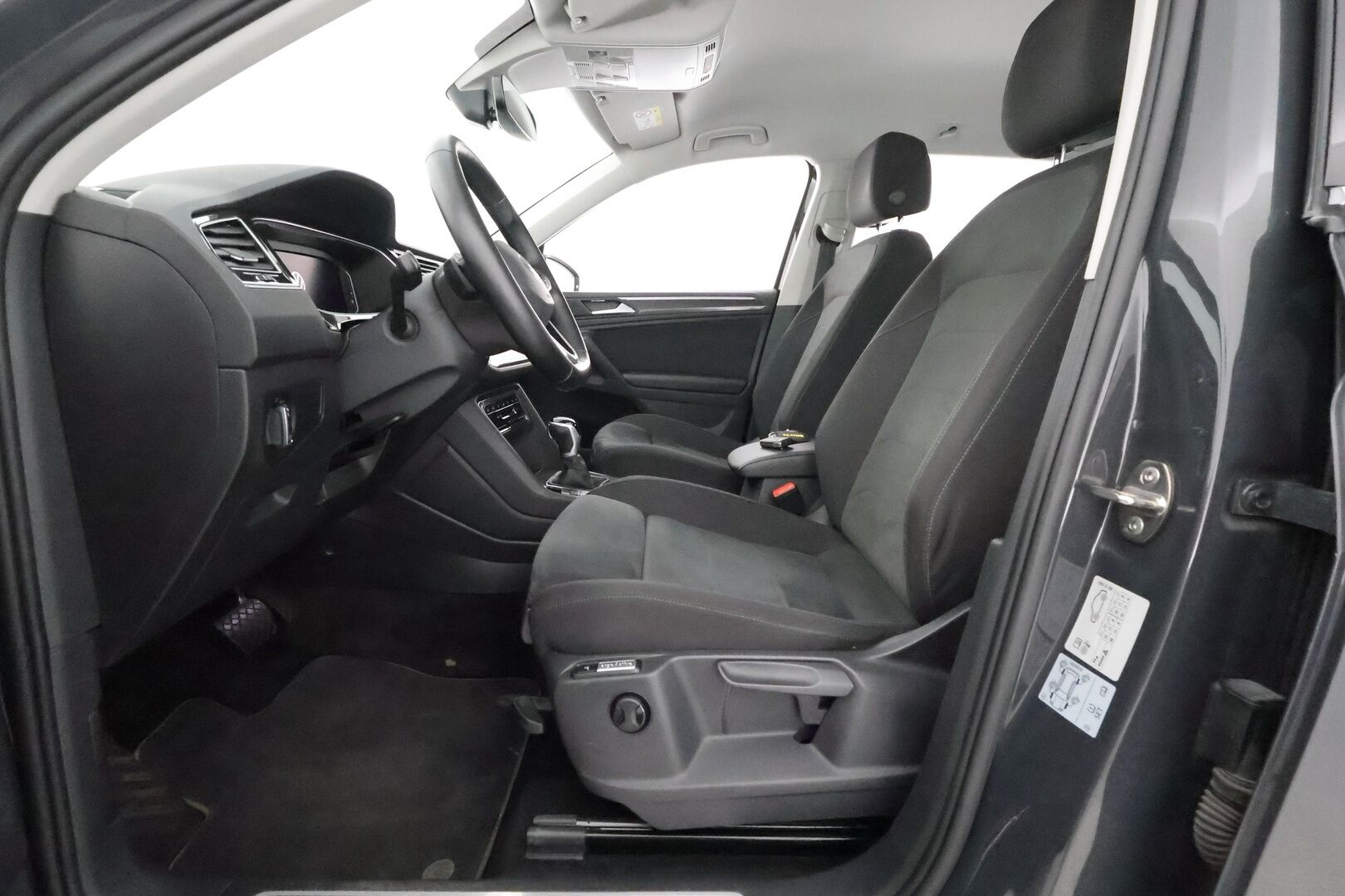 Volkswagen Tiguan 2021 Style Business eHybrid 180 kW DSG-autm.** 1-Om Suomi auto / Adapt.vakkari / 360 kamera / Koukku / Facelift / IQ LED - Digimittaristo / Akku kuntotarkastettu / Sportti-alcantara penkit / Keyless / Apple&Android