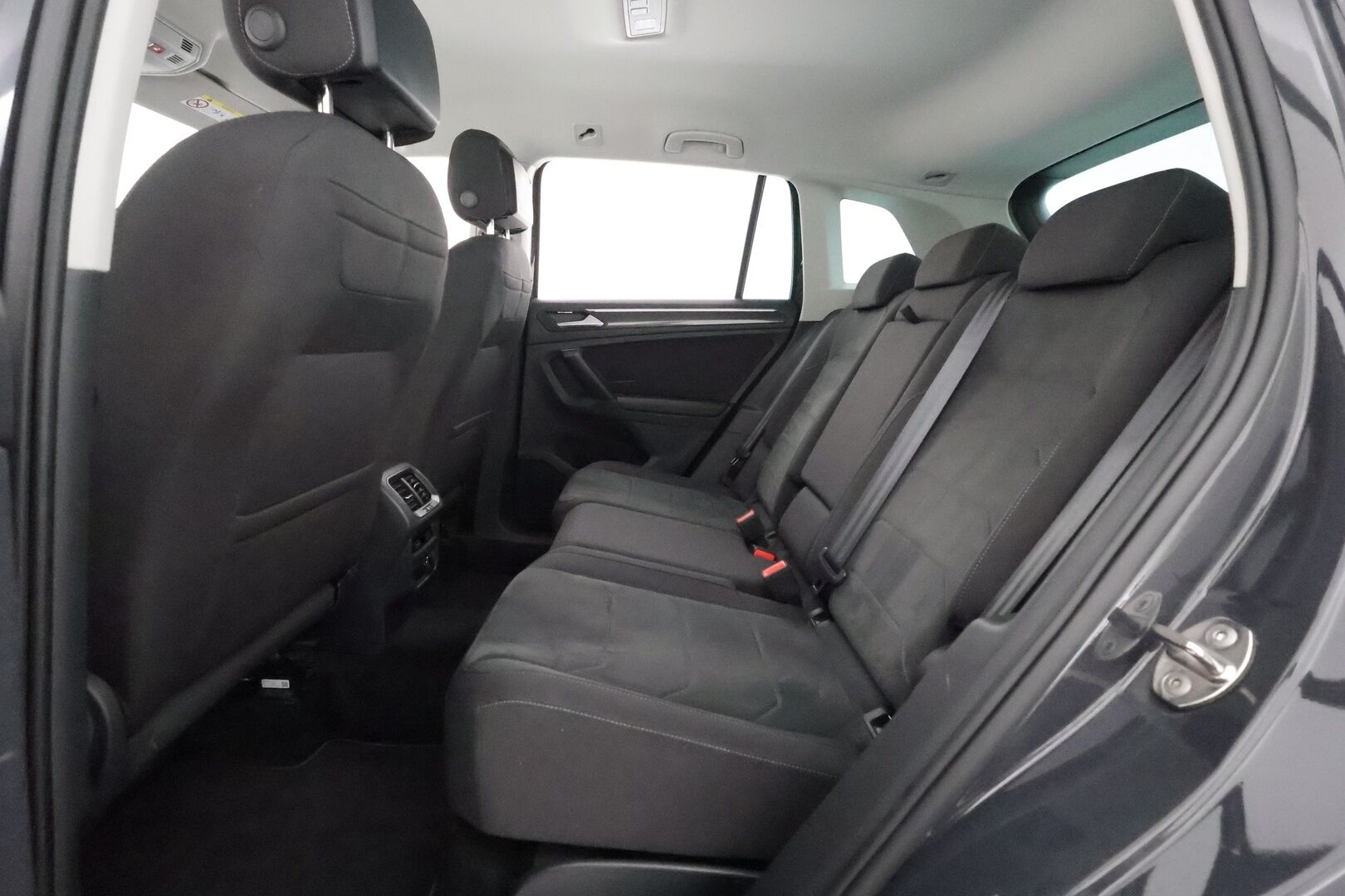 Volkswagen Tiguan 2021 Style Business eHybrid 180 kW DSG-autm.** 1-Om Suomi auto / Adapt.vakkari / 360 kamera / Koukku / Facelift / IQ LED - Digimittaristo / Akku kuntotarkastettu / Sportti-alcantara penkit / Keyless / Apple&Android