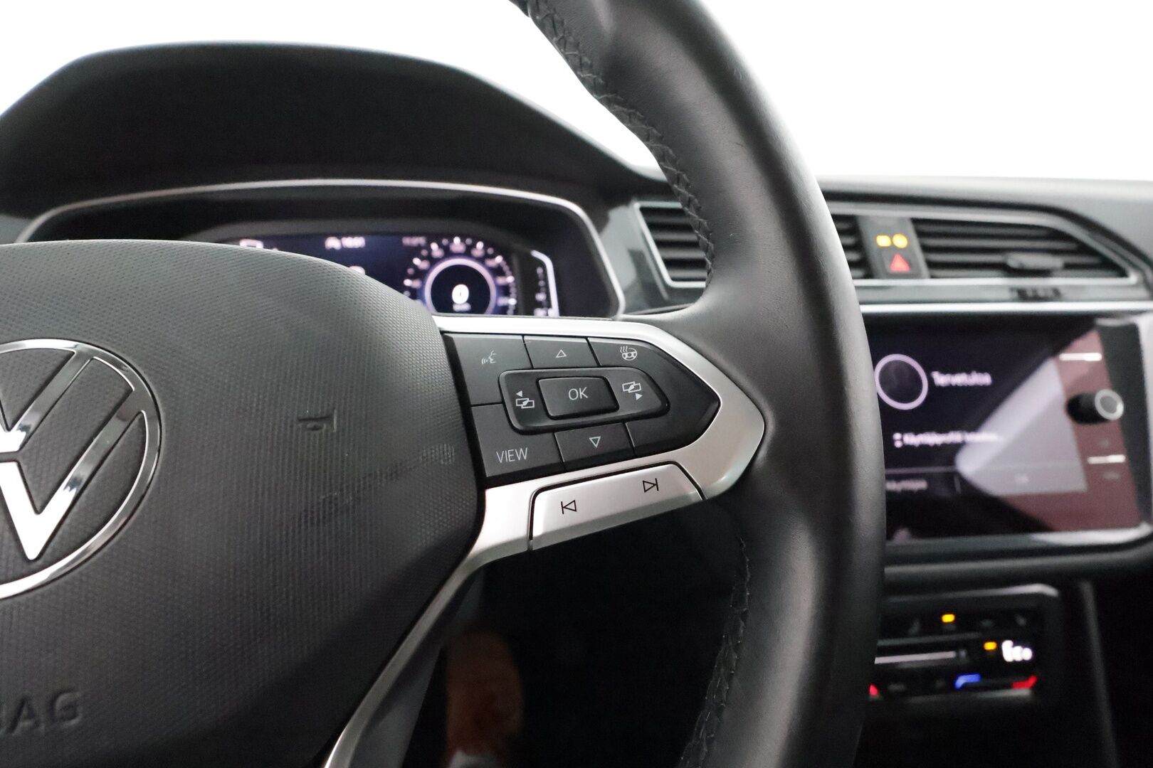 Volkswagen Tiguan 2021 Style Business eHybrid 180 kW DSG-autm.** 1-Om Suomi auto / Adapt.vakkari / 360 kamera / Koukku / Facelift / IQ LED - Digimittaristo / Akku kuntotarkastettu / Sportti-alcantara penkit / Keyless / Apple&Android