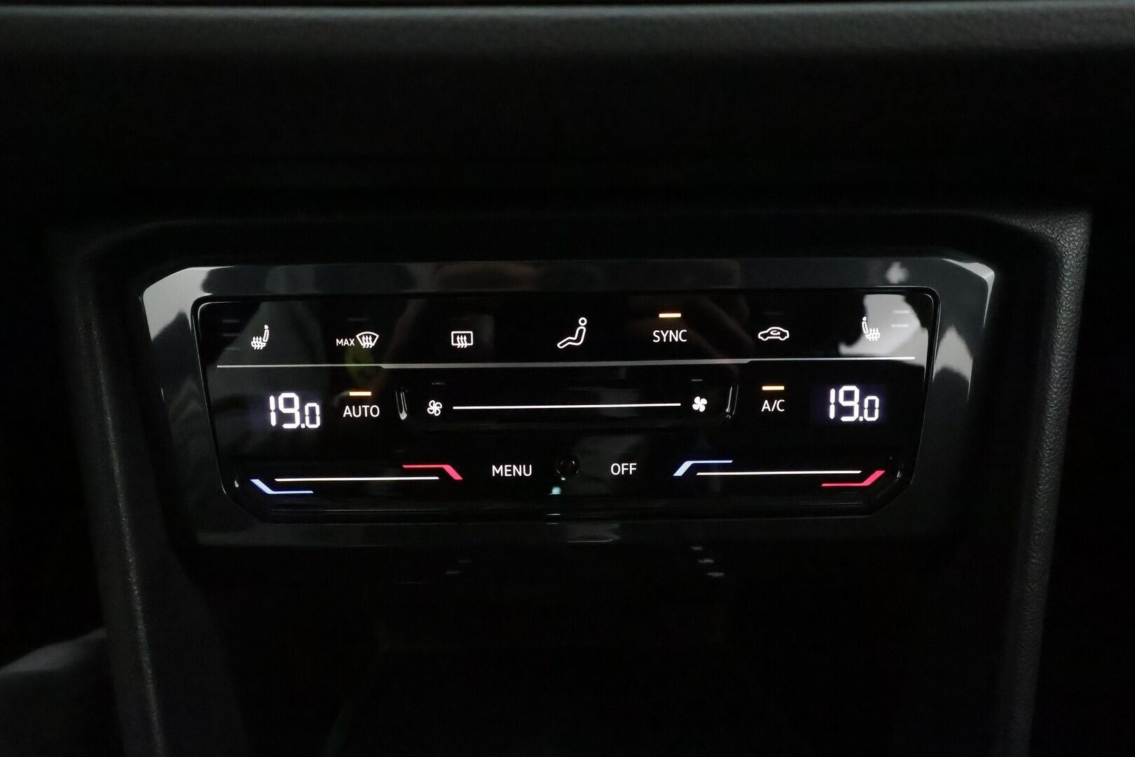 Volkswagen Tiguan 2021 Style Business eHybrid 180 kW DSG-autm.** 1-Om Suomi auto / Adapt.vakkari / 360 kamera / Koukku / Facelift / IQ LED - Digimittaristo / Akku kuntotarkastettu / Sportti-alcantara penkit / Keyless / Apple&Android