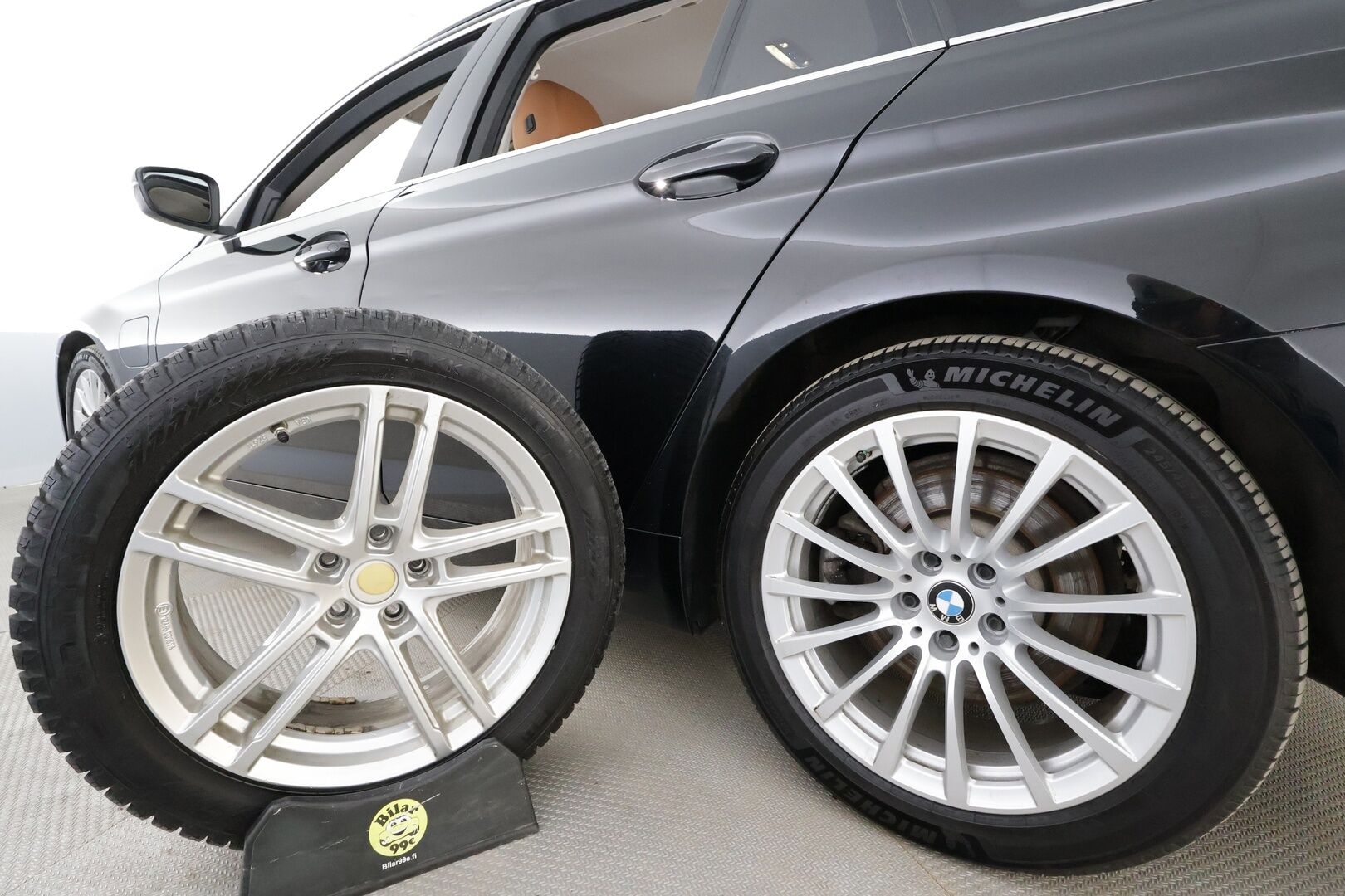 BMW 530 2021 G31 Touring 530e xDrive A Charged Edition  * Vakkari / P.Kamera / LED / Sportpenkki Muistilla / Digimittaristo / Navi / Keyless * - 1-om Suomi-auto / 2x Latauskaapelit / Kahdet renkaat aluvanteilla