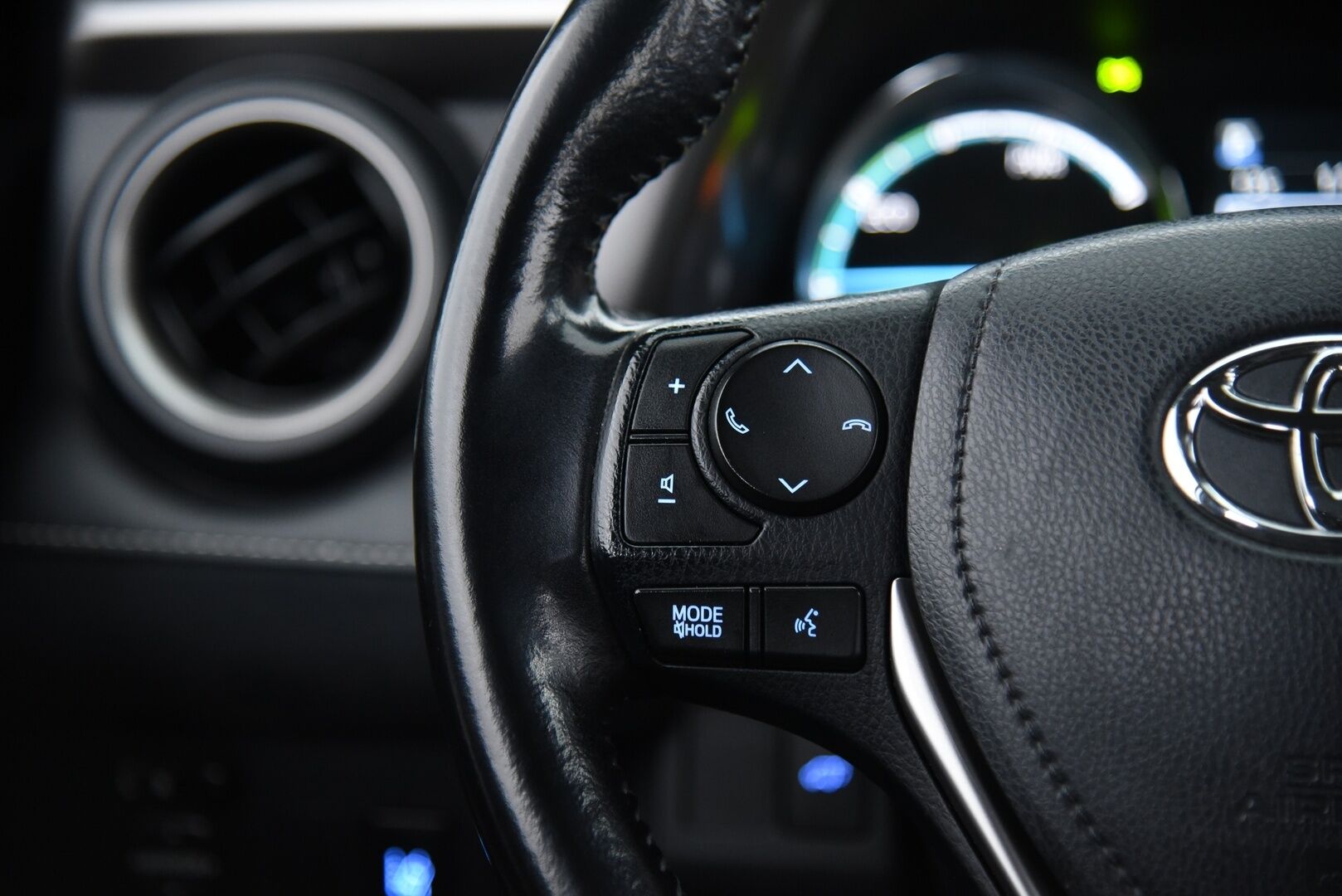 Toyota RAV4 2016 2,5 Hybrid AWD Style / ACC / P-kamera / Sähk. säädöt / LED / Sähk. takaluukku - Merkkiliikkeen huoltohistoria / Iso huolto tehty 11-2025!