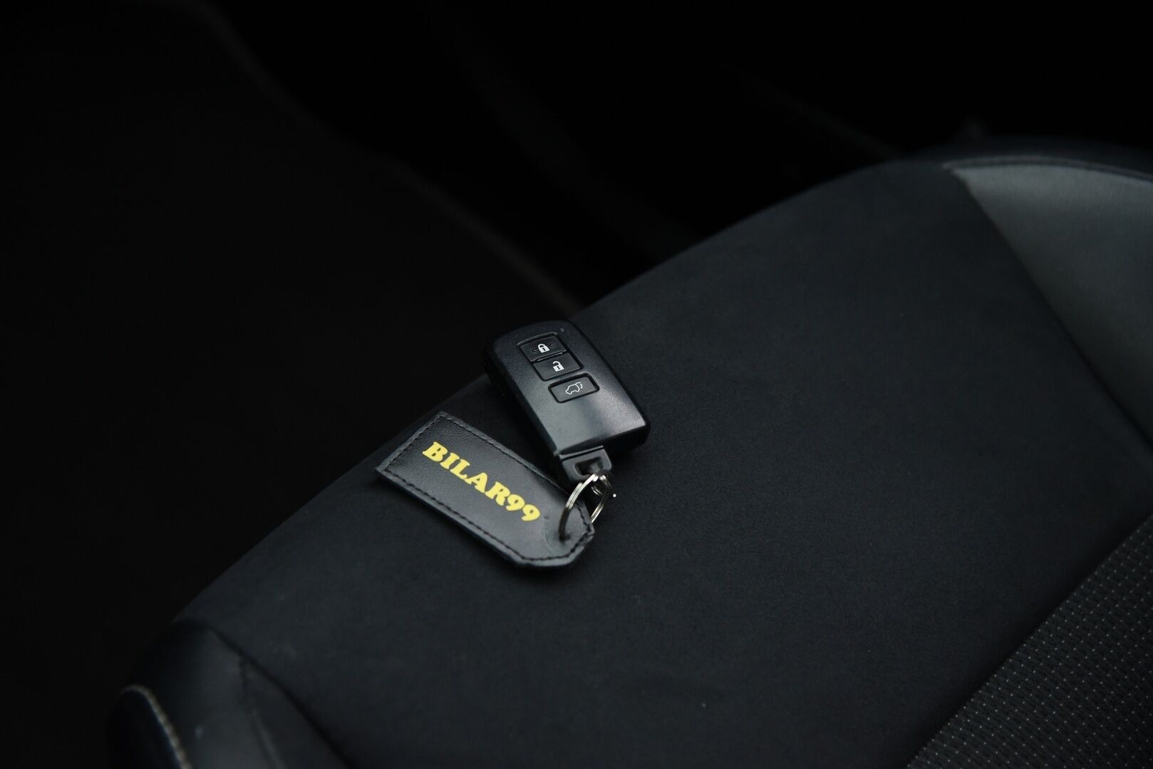 Toyota RAV4 2016 2,5 Hybrid AWD Style / ACC / P-kamera / Sähk. säädöt / LED / Sähk. takaluukku - Merkkiliikkeen huoltohistoria / Iso huolto tehty 11-2025!