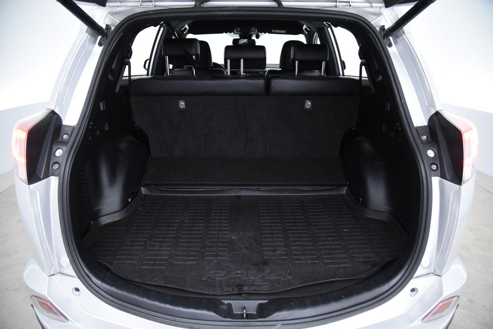 Toyota RAV4 2016 2,5 Hybrid AWD Style / ACC / P-kamera / Sähk. säädöt / LED / Sähk. takaluukku - Merkkiliikkeen huoltohistoria / Iso huolto tehty 11-2025!