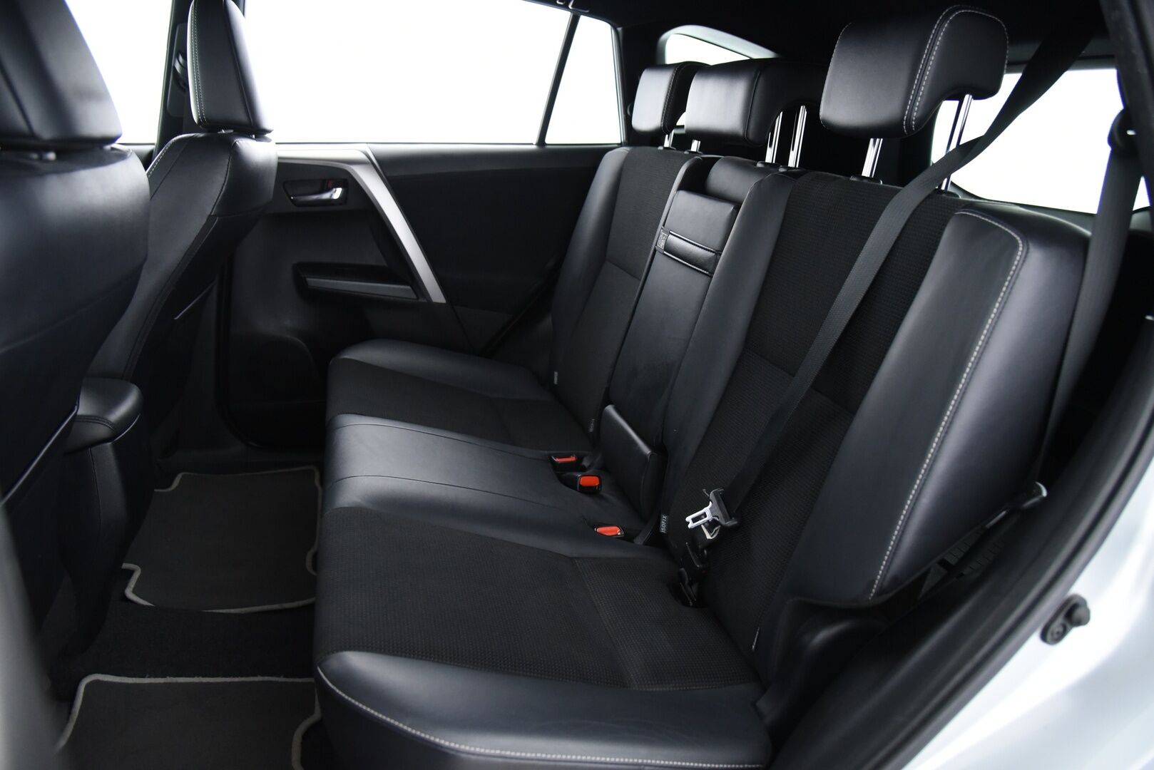 Toyota RAV4 2016 2,5 Hybrid AWD Style / ACC / P-kamera / Sähk. säädöt / LED / Sähk. takaluukku - Merkkiliikkeen huoltohistoria / Iso huolto tehty 11-2025!