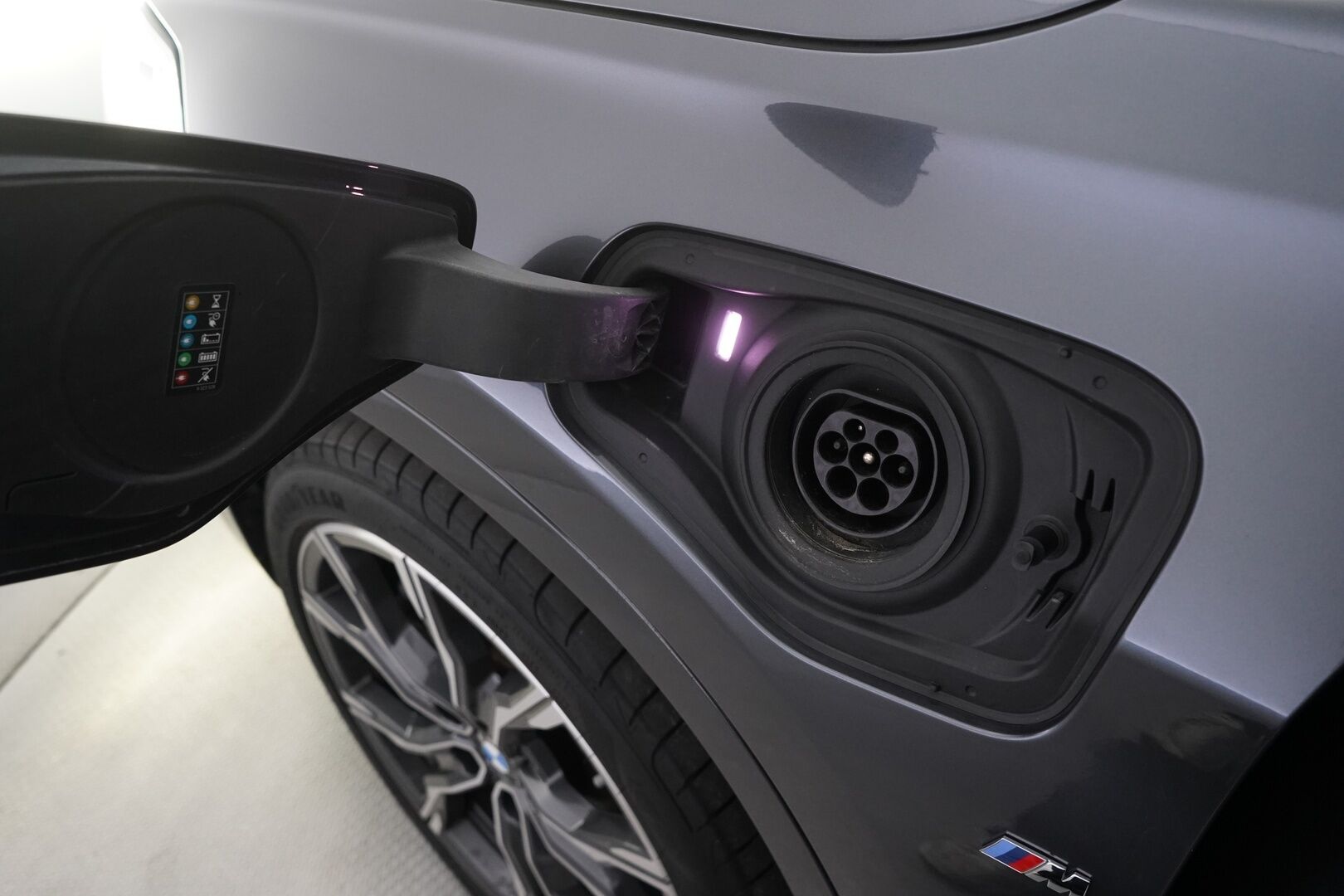 BMW X1 2021 F48 xDrive25e A Charged Edition M Sport * Prof.Navi / HUD / Kamera / Koukku / Lohko* - Kahdet renkaat / M Sport / Shadowline / Huippu varusteet!