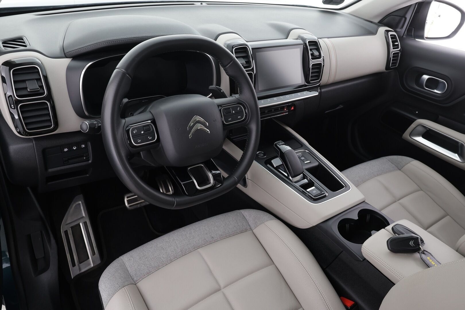 Citroen C5 Aircross 2021 Plug-in Hybrid 225 Shine Launch Edition ë-EAT8 * Panorama / ACC / LED / P.Kamera / Kaistavahti / Navi / Keyless * - 1-om Suomi-auto / Kahdet renkaat / Merkkihuollettu! - HULLUT JOULUT KORKOTARJOUS 2,49% 