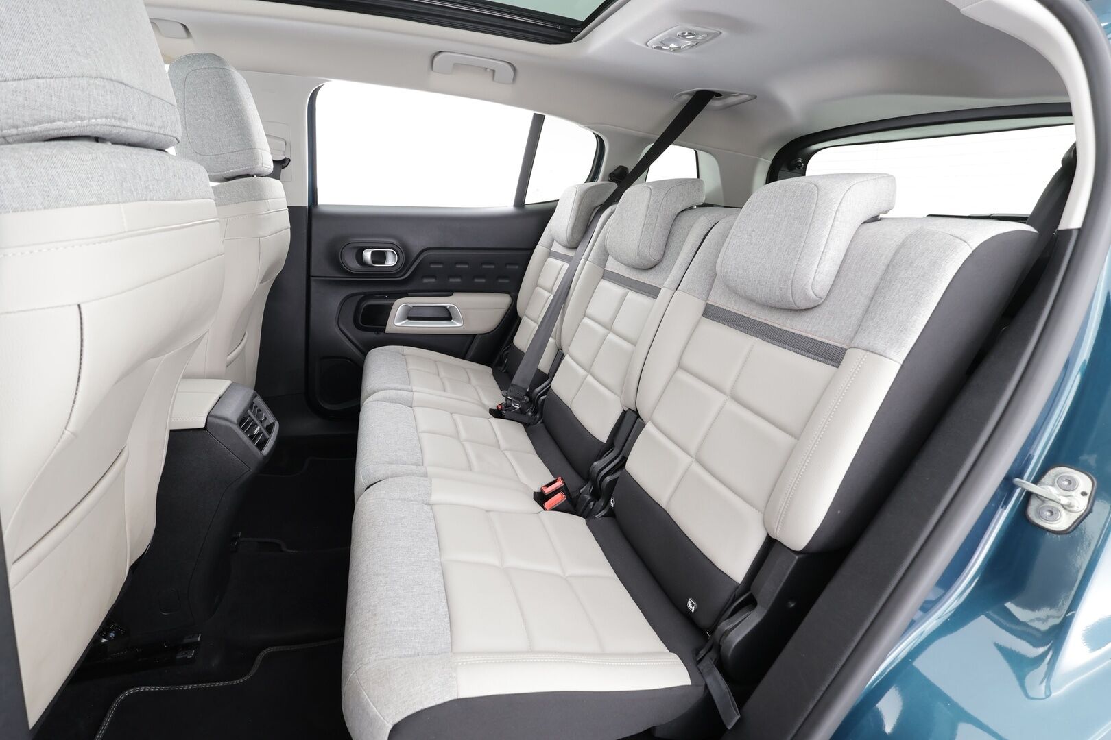 Citroen C5 Aircross 2021 Plug-in Hybrid 225 Shine Launch Edition ë-EAT8 * Panorama / ACC / LED / P.Kamera / Kaistavahti / Navi / Keyless * - 1-om Suomi-auto / Kahdet renkaat / Merkkihuollettu! - HULLUT JOULUT KORKOTARJOUS 2,49% 