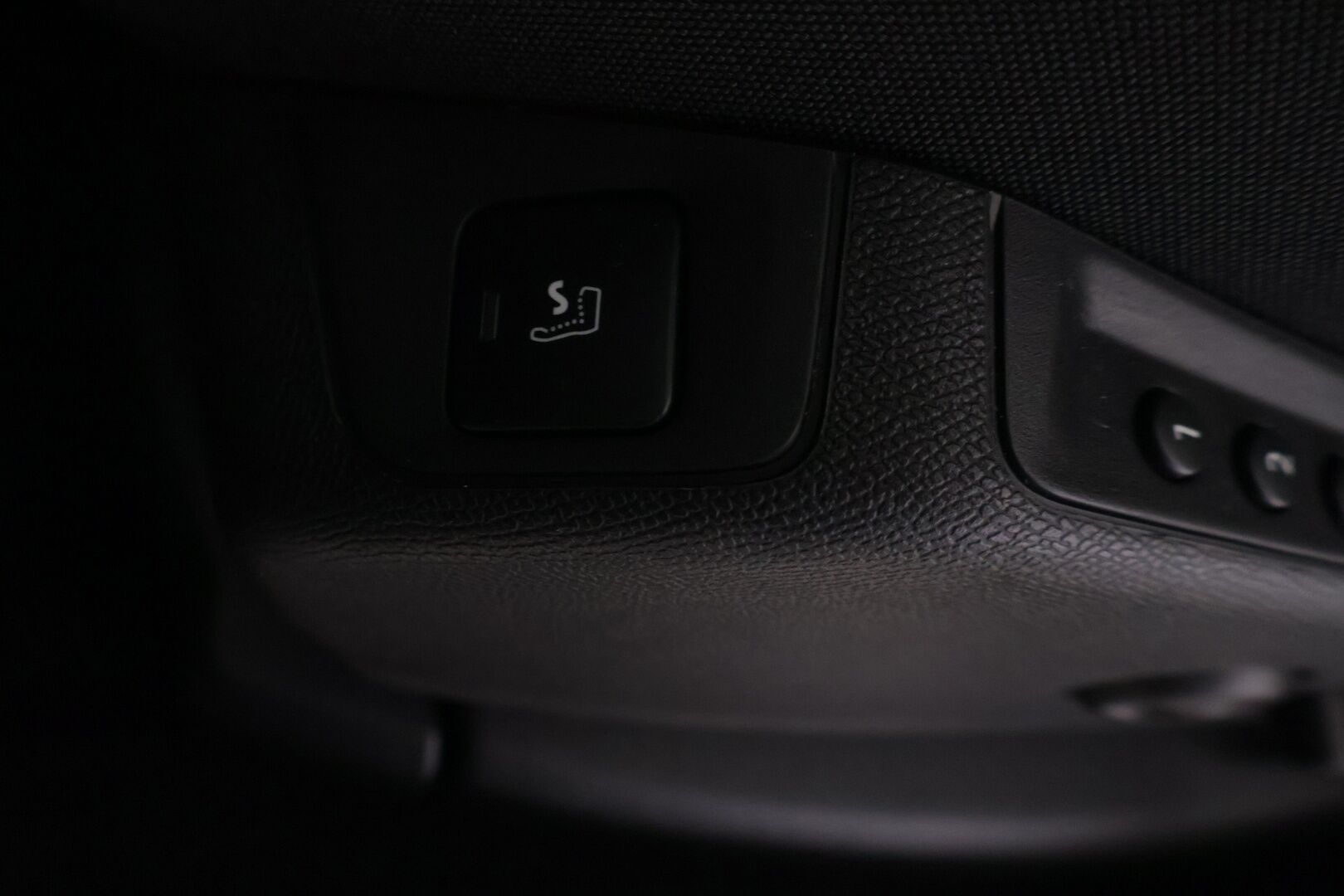 Peugeot 3008 2021 GT Hybrid4 300 EAT8-automaatti - Lisälämmitin | FOCAL | Adapt.vakkari | 360 kamera | Hierovat etuistuimet | Navi | Panorama | Merkkihuollettu | 1.om Suomi-auto