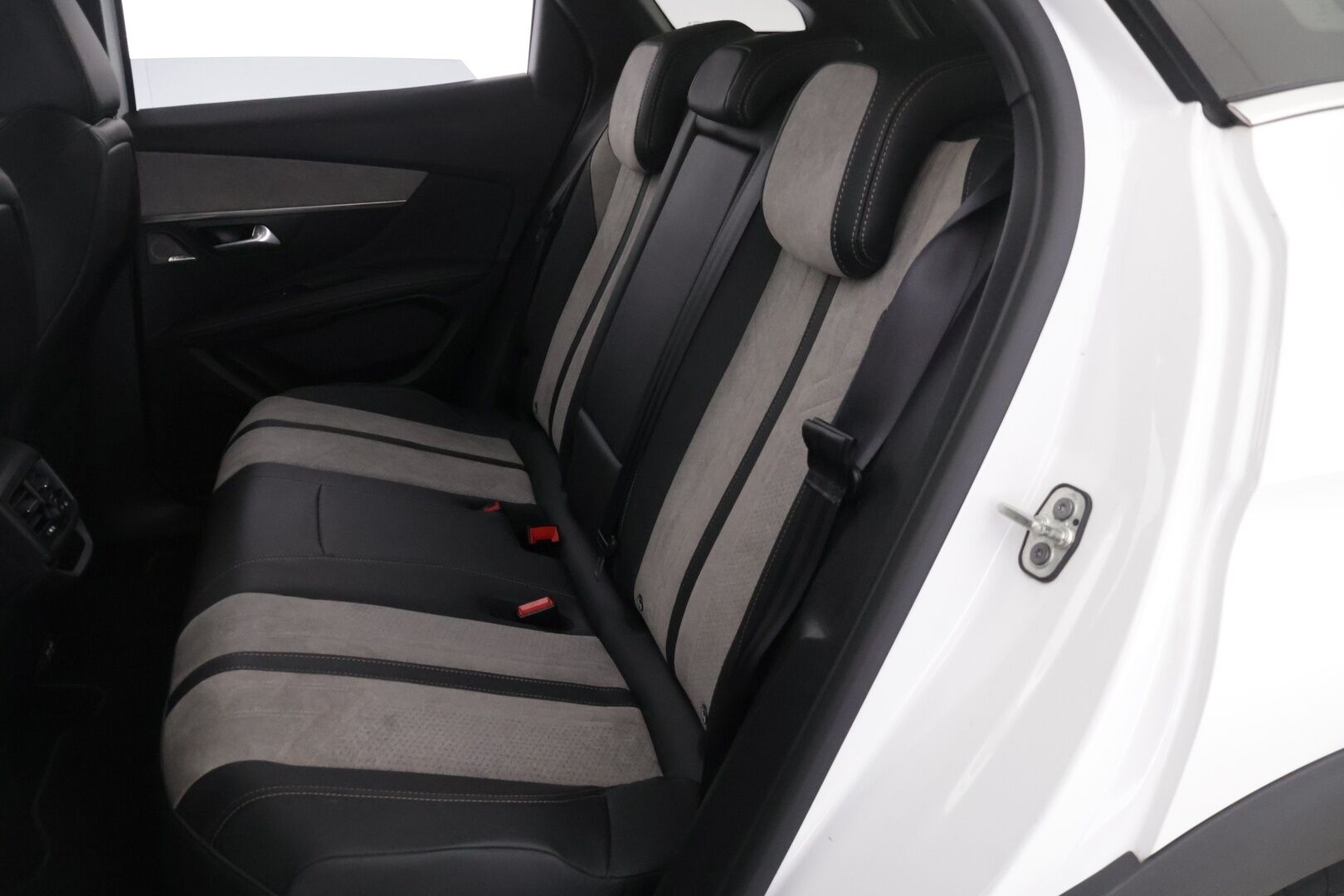 Peugeot 3008 2021 GT Hybrid4 300 EAT8-automaatti - Lisälämmitin | FOCAL | Adapt.vakkari | 360 kamera | Hierovat etuistuimet | Navi | Panorama | Merkkihuollettu | 1.om Suomi-auto