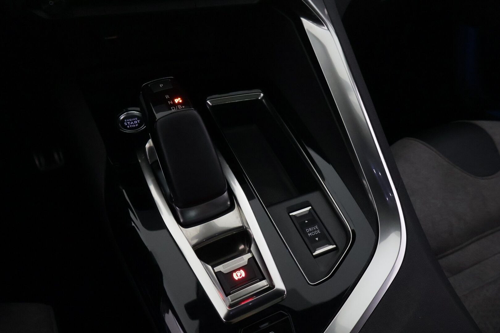 Peugeot 3008 2021 GT Hybrid4 300 EAT8-automaatti - Lisälämmitin | FOCAL | Adapt.vakkari | 360 kamera | Hierovat etuistuimet | Navi | Panorama | Merkkihuollettu | 1.om Suomi-auto