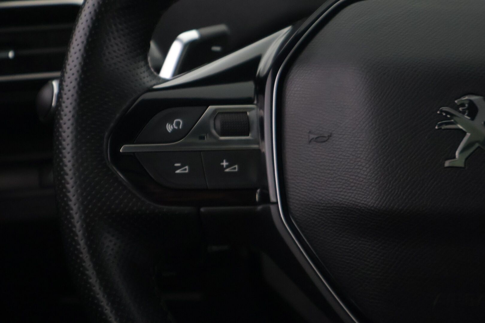 Peugeot 3008 2021 GT Hybrid4 300 EAT8-automaatti - Lisälämmitin | FOCAL | Adapt.vakkari | 360 kamera | Hierovat etuistuimet | Navi | Panorama | Merkkihuollettu | 1.om Suomi-auto