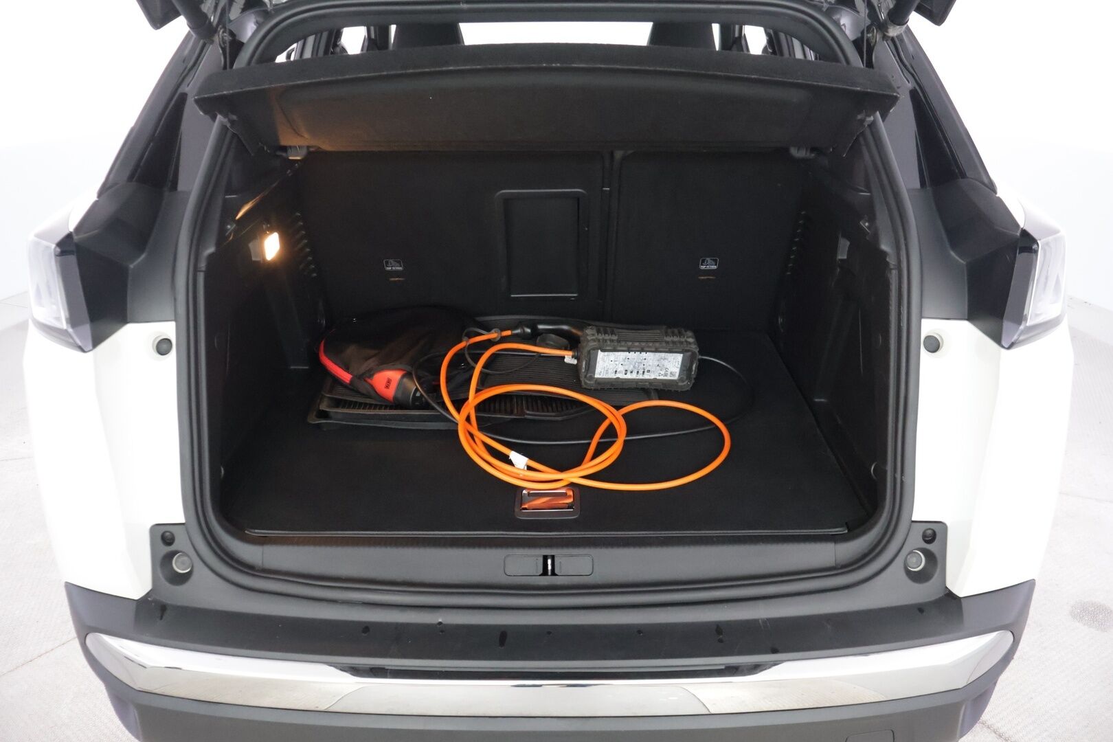 Peugeot 3008 2021 GT Hybrid4 300 EAT8-automaatti - Lisälämmitin | FOCAL | Adapt.vakkari | 360 kamera | Hierovat etuistuimet | Navi | Panorama | Merkkihuollettu | 1.om Suomi-auto