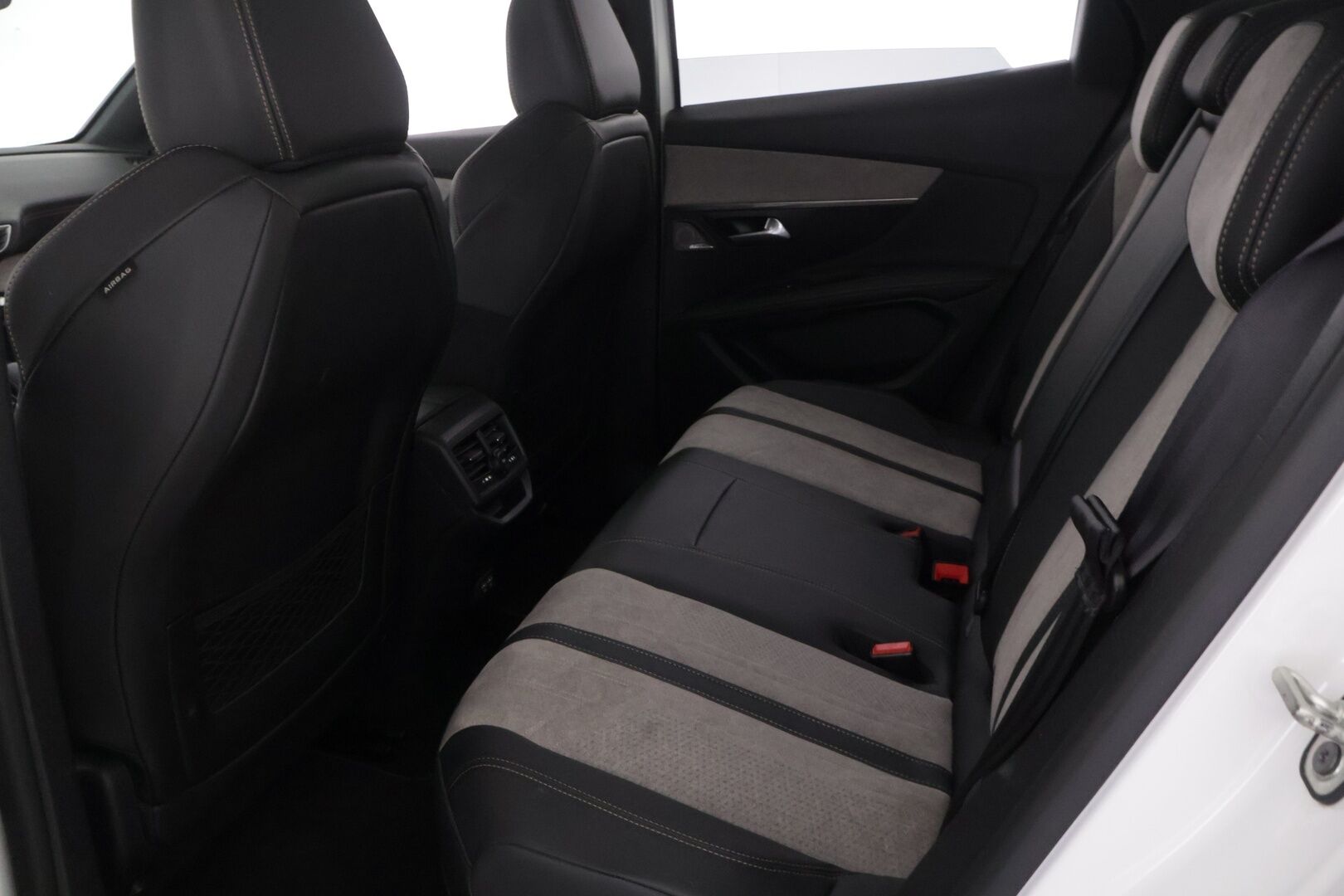 Peugeot 3008 2021 GT Hybrid4 300 EAT8-automaatti - Lisälämmitin | FOCAL | Adapt.vakkari | 360 kamera | Hierovat etuistuimet | Navi | Panorama | Merkkihuollettu | 1.om Suomi-auto