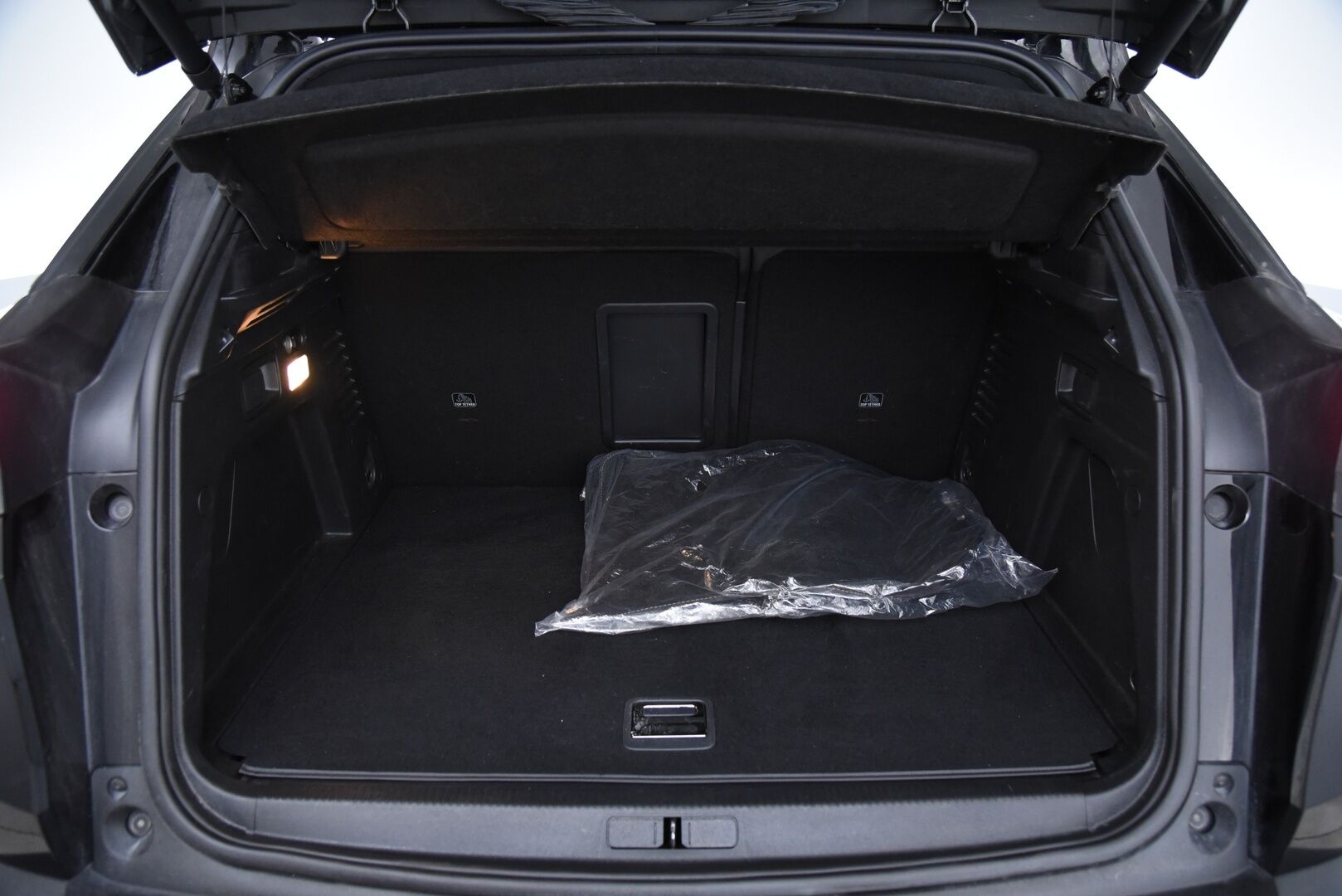 Peugeot 3008 2021 GT Hybrid4 300 EAT8-automaatti / Adapt.vak / Hieronta / Muistipenkki / Focal äänentoisto / 360-kamera - 1-om Suomi-auto / Merkkiliikkeen huoltohistoria / Nahka-alcantara sporttipenkit / 
