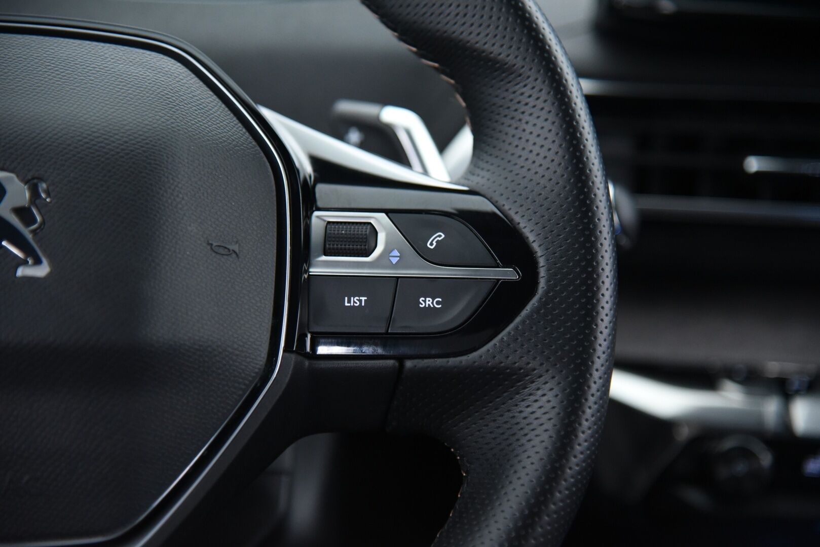 Peugeot 3008 2021 GT Hybrid4 300 EAT8-automaatti / Adapt.vak / Hieronta / Muistipenkki / Focal äänentoisto / 360-kamera - 1-om Suomi-auto / Merkkiliikkeen huoltohistoria / Nahka-alcantara sporttipenkit / 