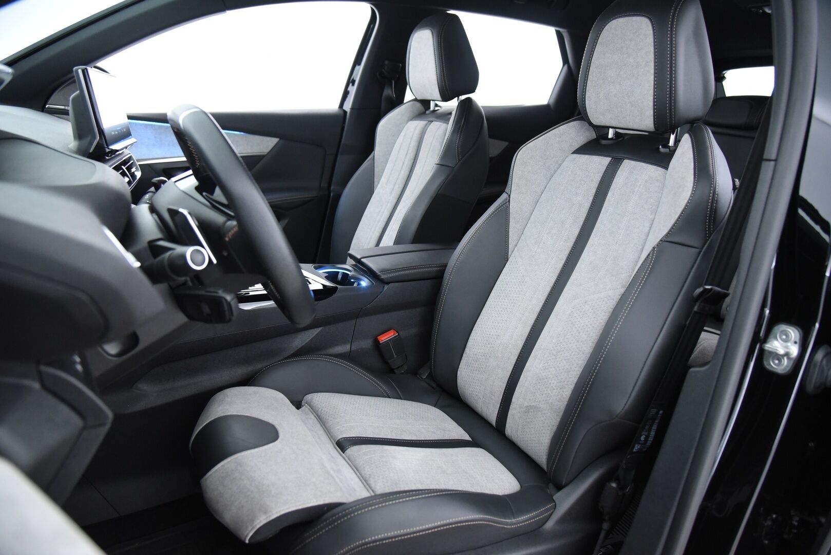 Peugeot 3008 2021 GT Hybrid4 300 EAT8-automaatti / Adapt.vak / Hieronta / Muistipenkki / Focal äänentoisto / 360-kamera - 1-om Suomi-auto / Merkkiliikkeen huoltohistoria / Nahka-alcantara sporttipenkit / 