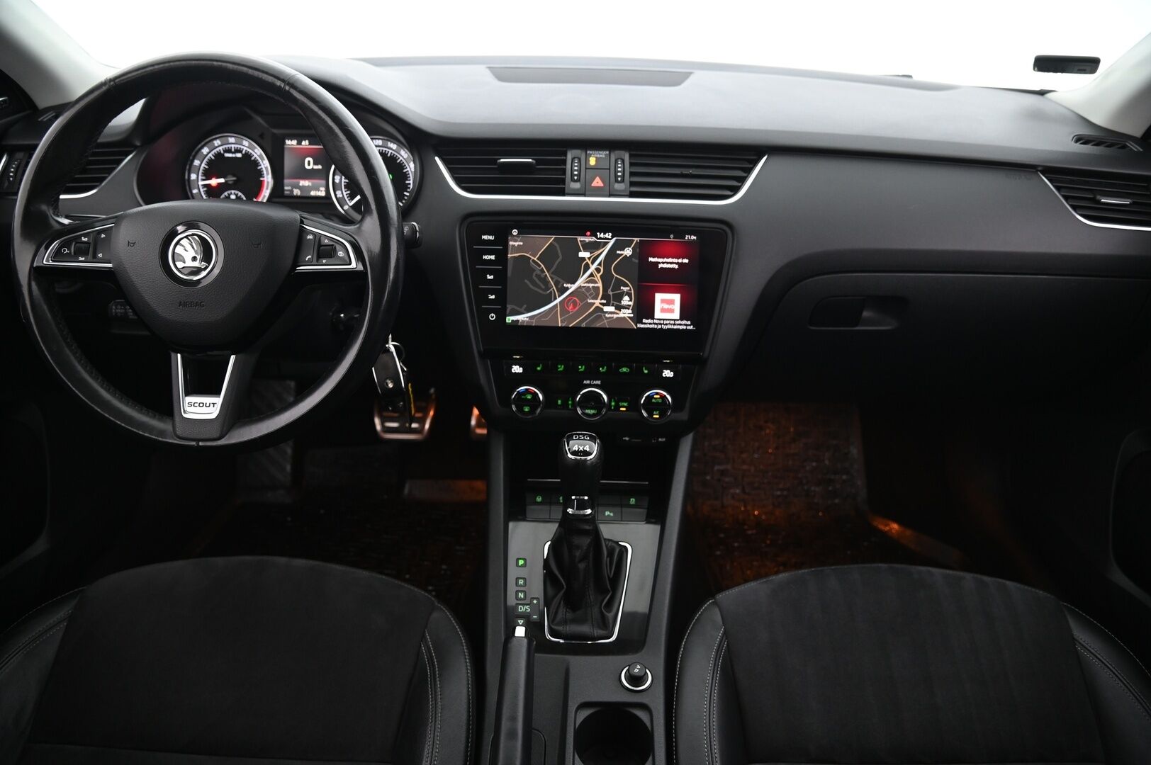 Skoda Octavia 2018 Combi 2,0 TDI 184 4x4 Scout Premium DSG Autom.  *ACC/  PA-Lämmitin/  Nahka-alcantara/  Koukku/  Canton/  Ambient* - Kamera / Jakohihna vaihdettu 10/2024 / 2x hyvät renkaat