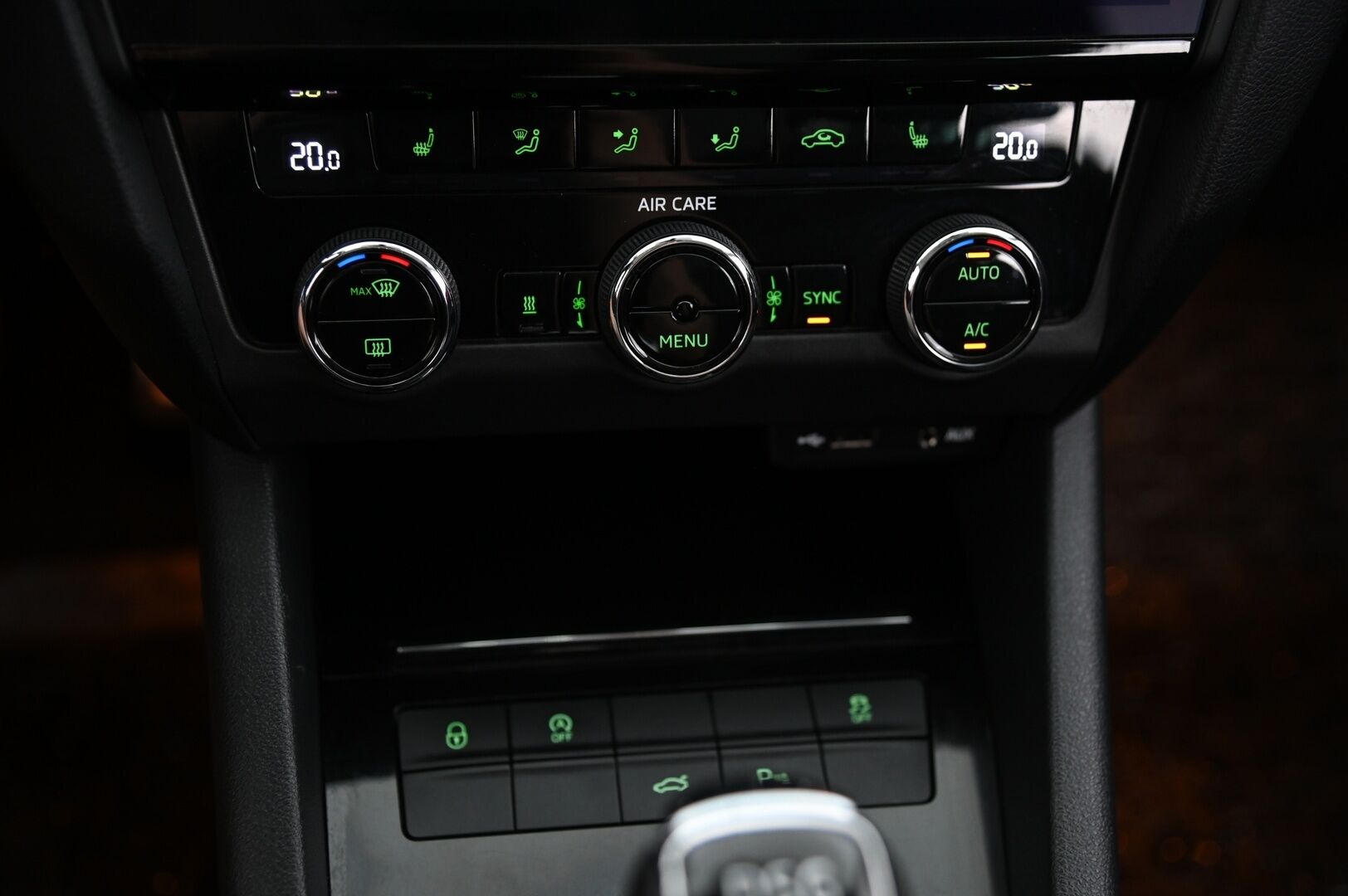 Skoda Octavia 2018 Combi 2,0 TDI 184 4x4 Scout Premium DSG Autom.  *ACC/  PA-Lämmitin/  Nahka-alcantara/  Koukku/  Canton/  Ambient* - Kamera / Jakohihna vaihdettu 10/2024 / 2x hyvät renkaat