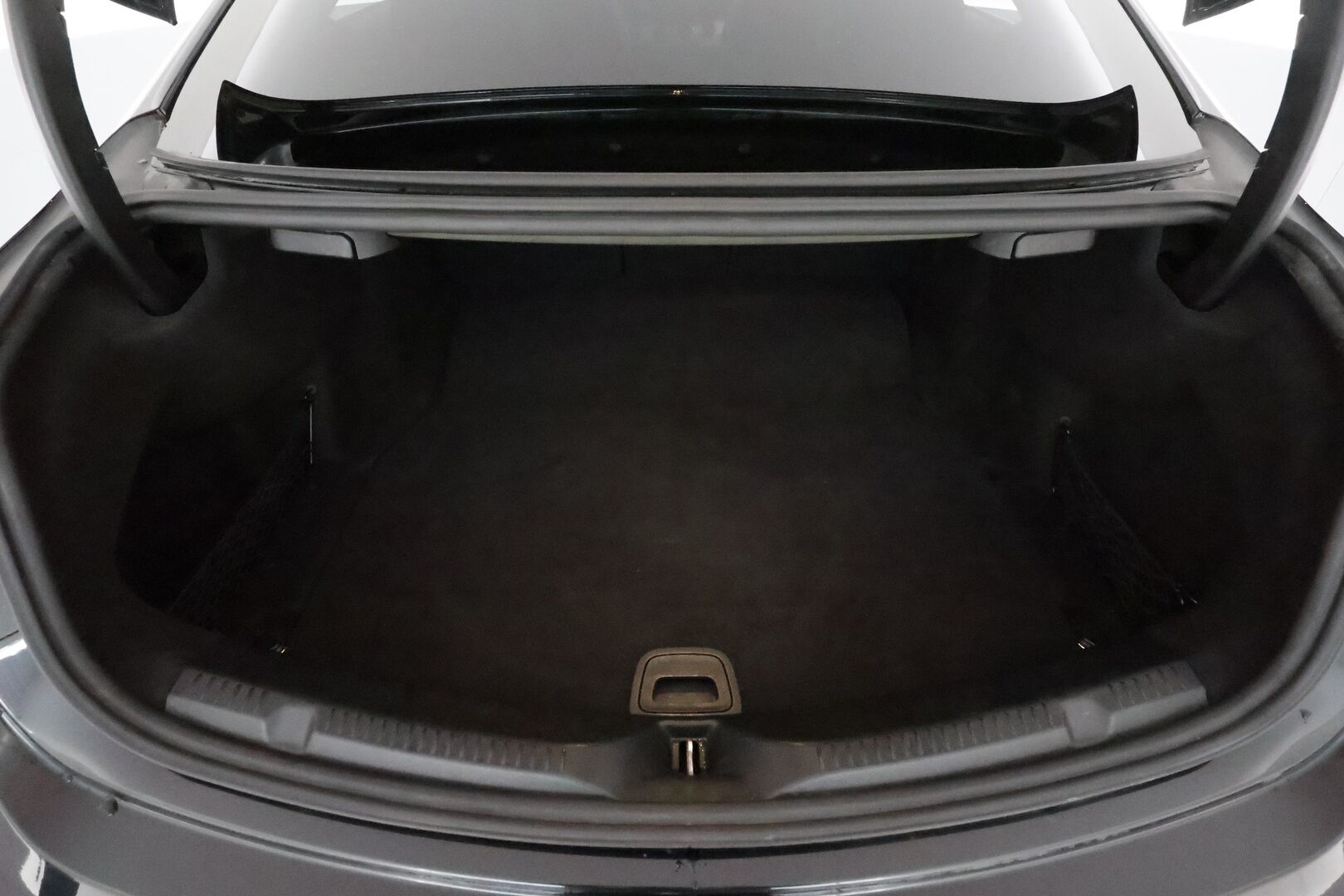 Mercedes-Benz E 2018 300 d A Coupé AMG *Burmester / Panorama / Vakkari / Lohkolämmitin / Widescreen / Sporttipenkit / Koukku / P.kamera* - Kahdet renkaat aluvanteilla / Merkkihuollettu