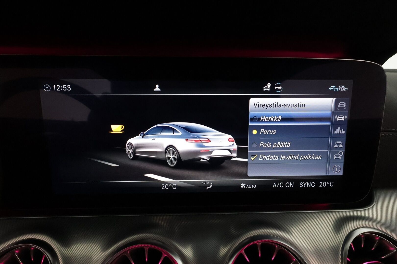 Mercedes-Benz E 2018 300 d A Coupé AMG *Burmester / Panorama / Vakkari / Lohkolämmitin / Widescreen / Sporttipenkit / Koukku / P.kamera* - Kahdet renkaat aluvanteilla / Merkkihuollettu