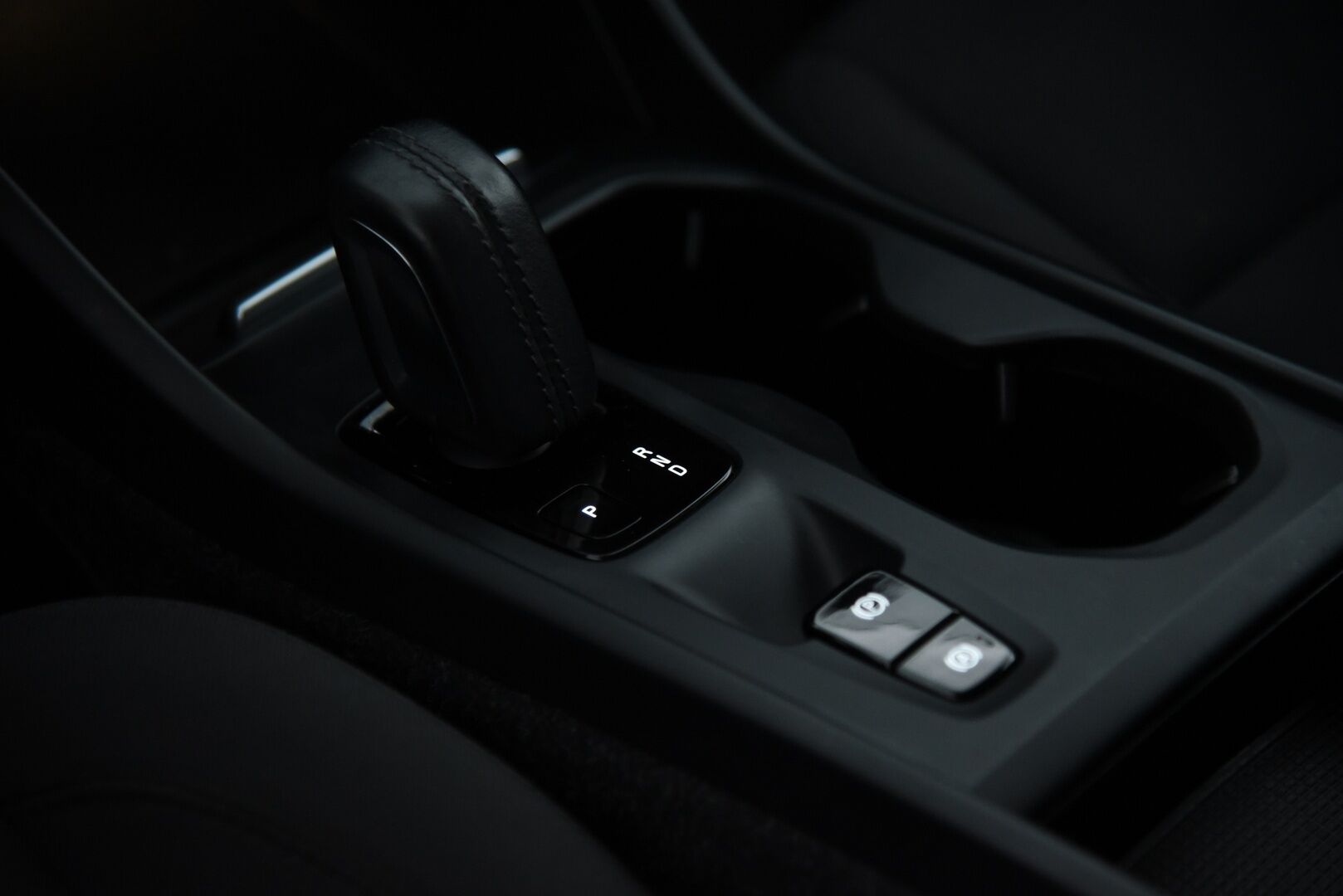 Volvo XC40 2021 T5 TwE Business Inscription Expression aut  / Adapt. vak / Webasto / Koukku / P-kamera / Blis - 2.om Suomi-auto / Merkkiliikkeen huoltohistoria / Navi / Pilot assist / VOC / 