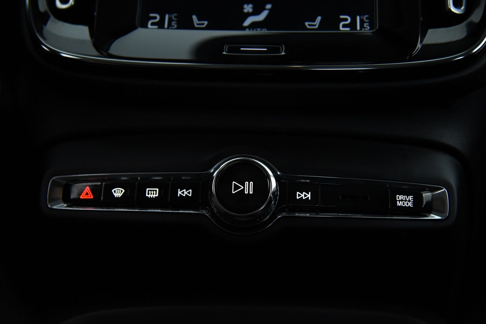 Volvo XC40 2021 T5 TwE Business Inscription Expression aut  / Adapt. vak / Webasto / Koukku / P-kamera / Blis - 2.om Suomi-auto / Merkkiliikkeen huoltohistoria / Navi / Pilot assist / VOC / 