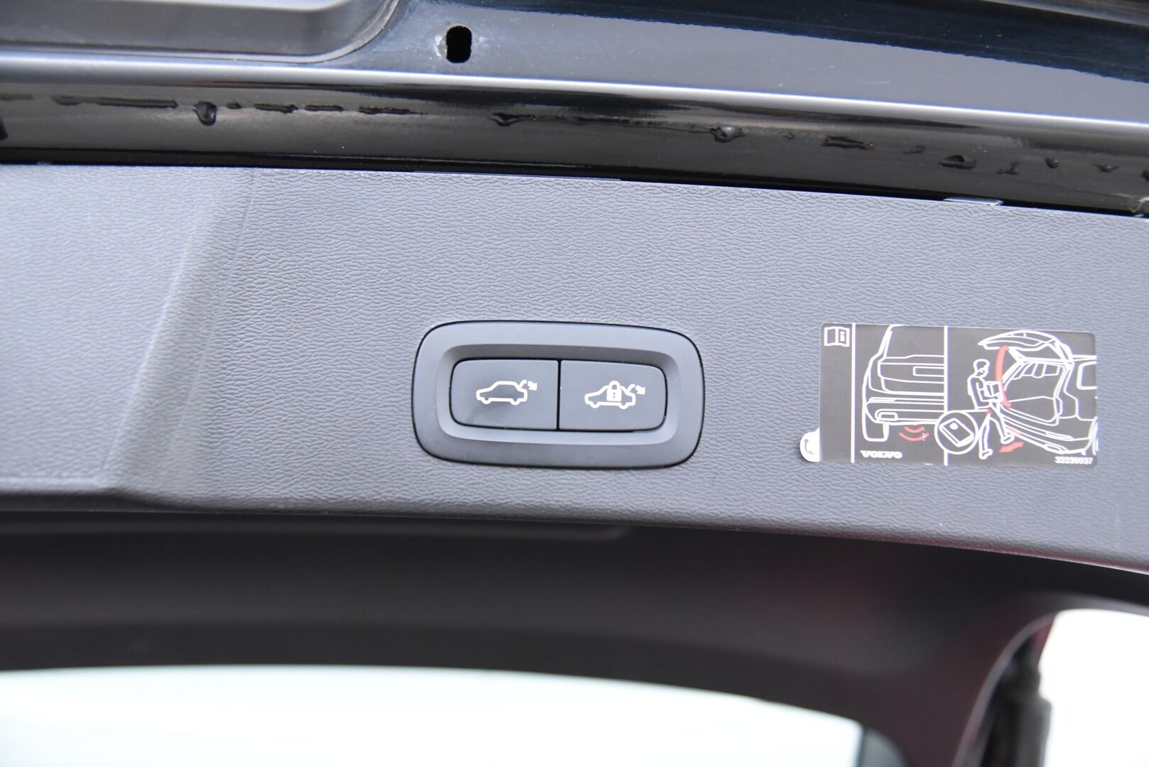 Volvo XC40 2021 T5 TwE Business Inscription Expression aut  / Adapt. vak / Webasto / Koukku / P-kamera / Blis - 2.om Suomi-auto / Merkkiliikkeen huoltohistoria / Navi / Pilot assist / VOC / 