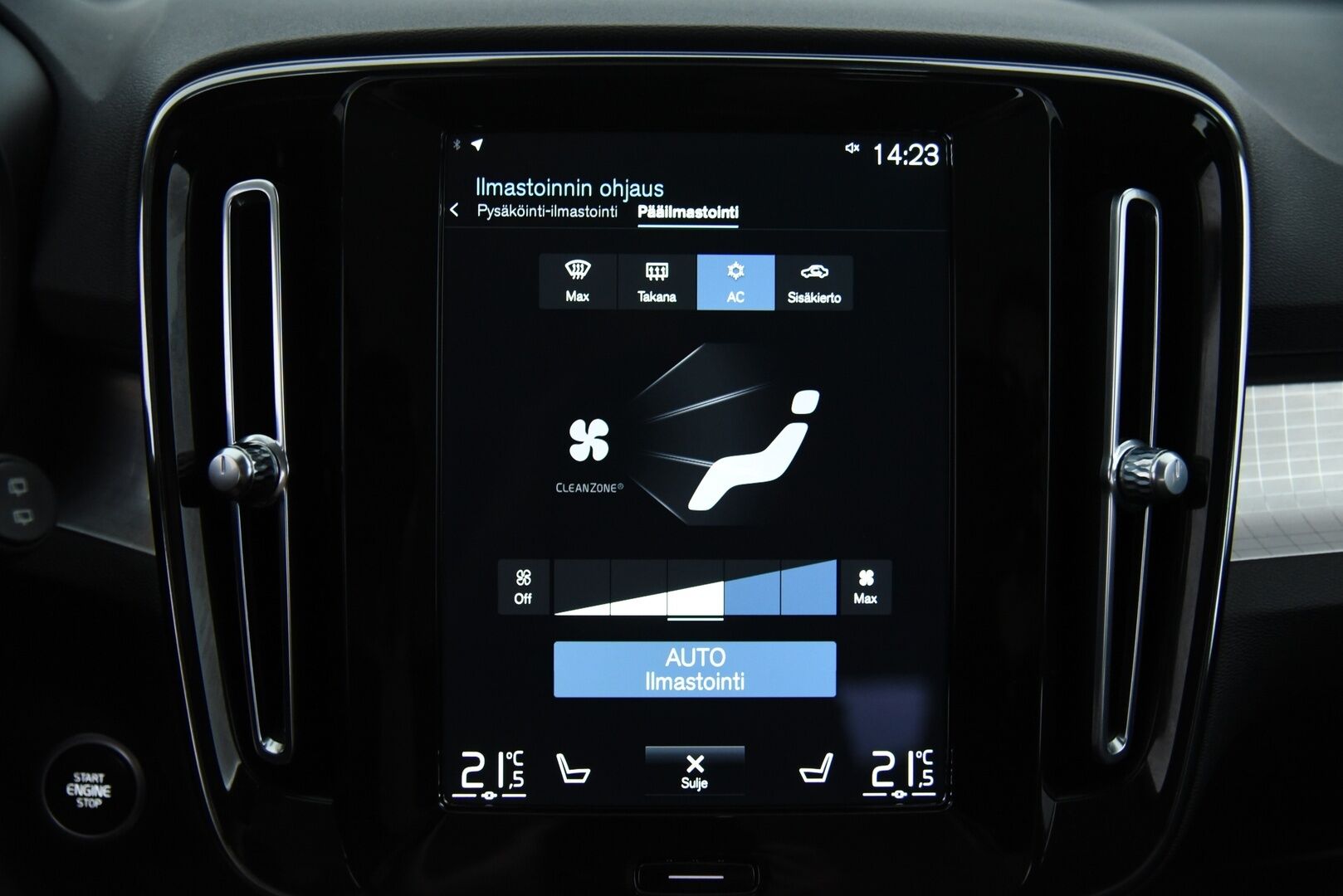 Volvo XC40 2021 T5 TwE Business Inscription Expression aut  / Adapt. vak / Webasto / Koukku / P-kamera / Blis - 2.om Suomi-auto / Merkkiliikkeen huoltohistoria / Navi / Pilot assist / VOC / 