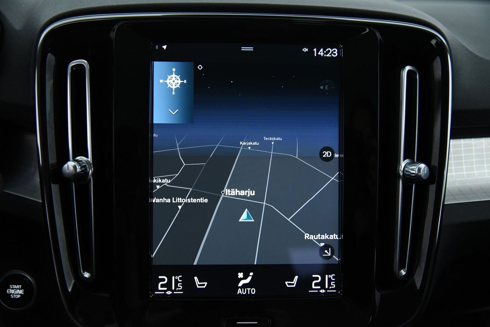 Volvo XC40 2021 T5 TwE Business Inscription Expression aut  / Adapt. vak / Webasto / Koukku / P-kamera / Blis - 2.om Suomi-auto / Merkkiliikkeen huoltohistoria / Navi / Pilot assist / VOC / 