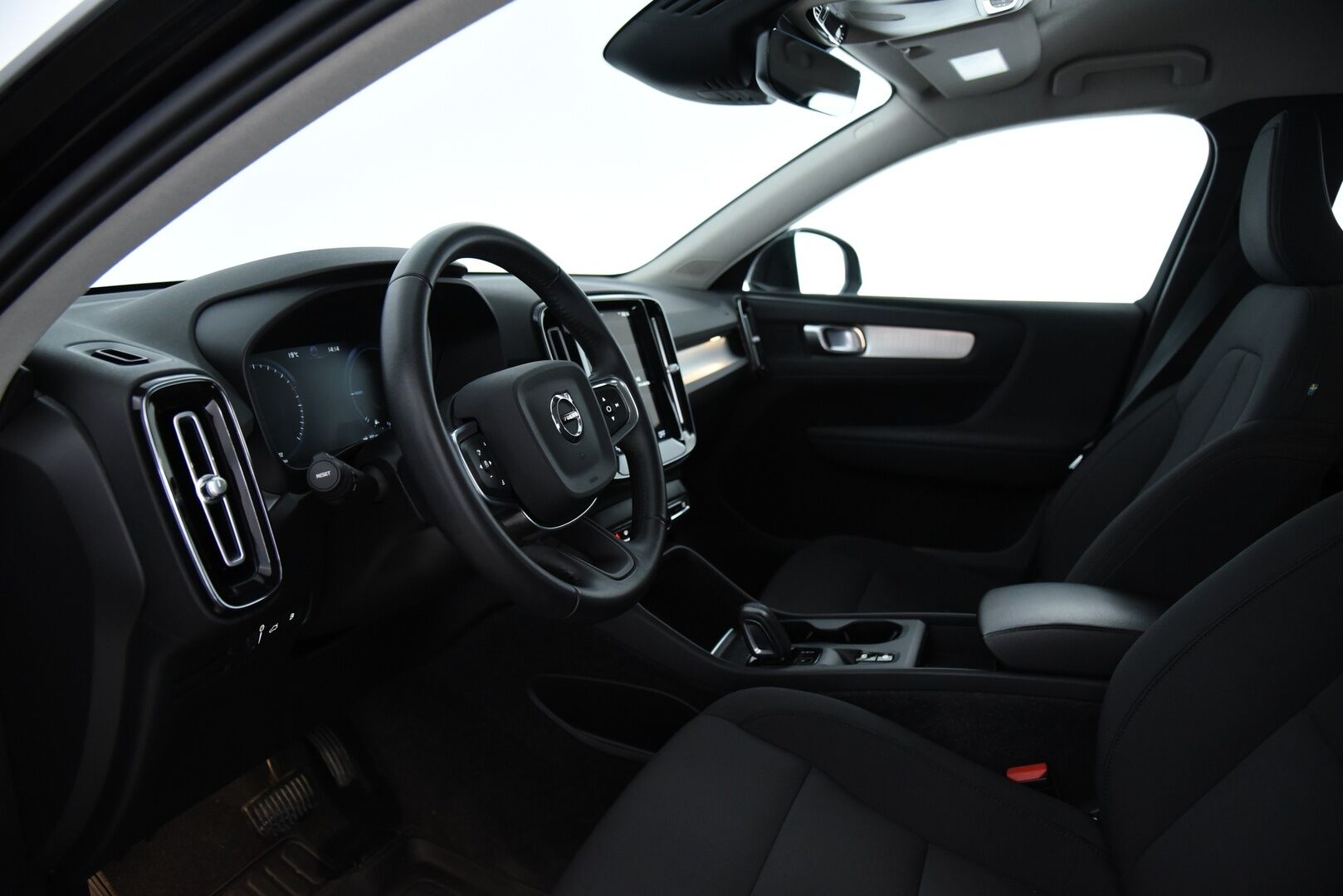 Volvo XC40 2021 T5 TwE Business Inscription Expression aut  / Adapt. vak / Webasto / Koukku / P-kamera / Blis - 2.om Suomi-auto / Merkkiliikkeen huoltohistoria / Navi / Pilot assist / VOC / 