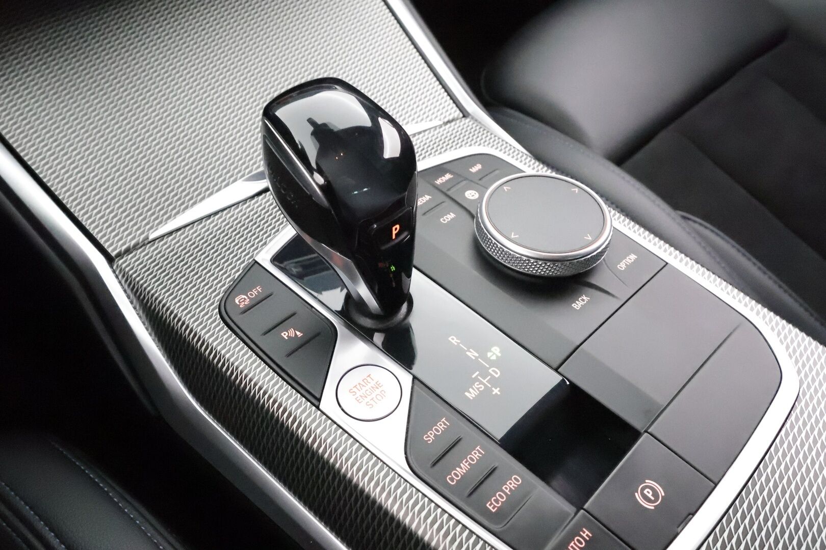 BMW 320 2021 G21 Touring 320d A xDrive Business M Sport MHEV * HiFi / Webasto / Koukku / ACC / LED / P.kamera / Sportpenkit / Navi *