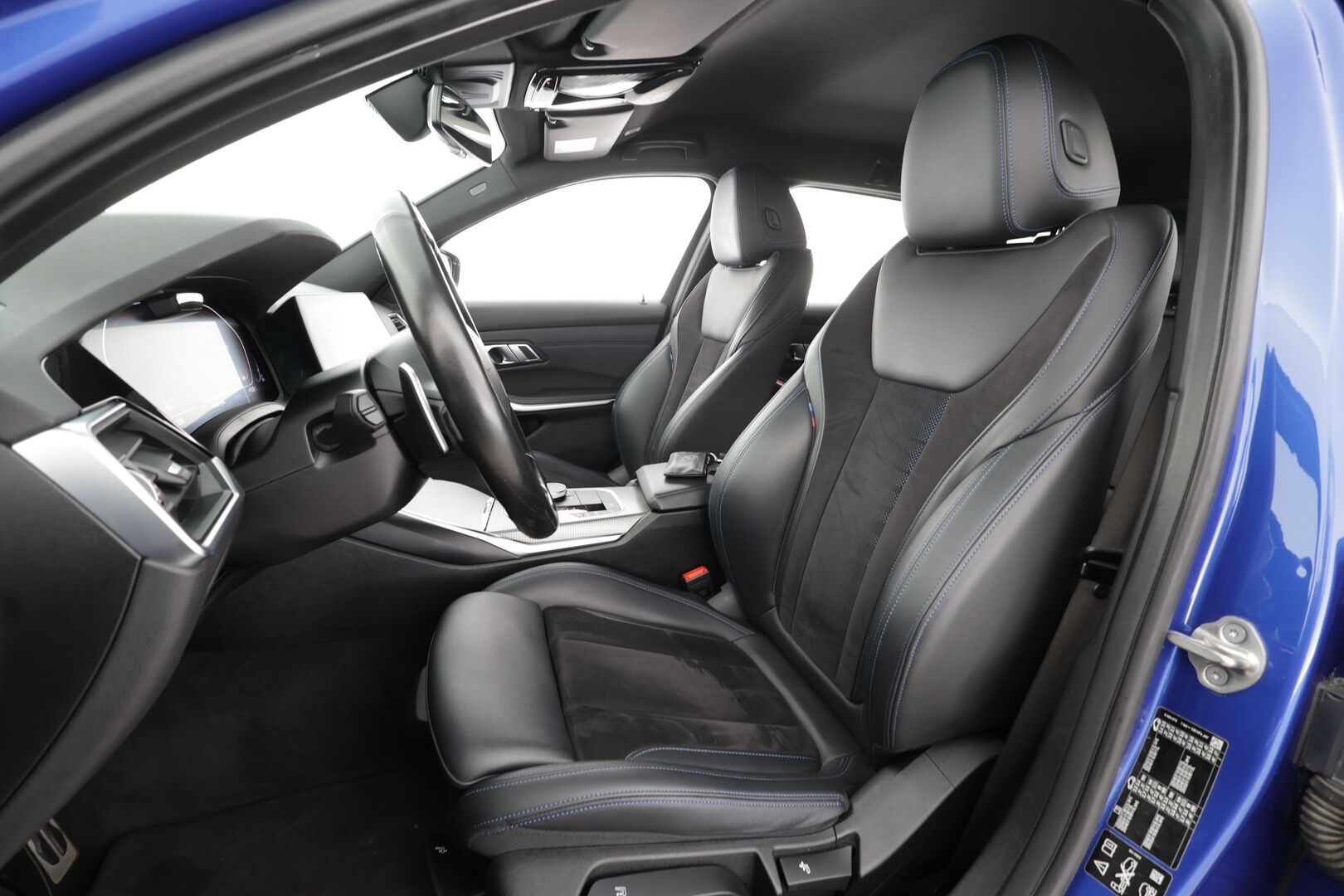 BMW 320 2021 G21 Touring 320d A xDrive Business M Sport MHEV * HiFi / Webasto / Koukku / ACC / LED / P.kamera / Sportpenkit / Navi *