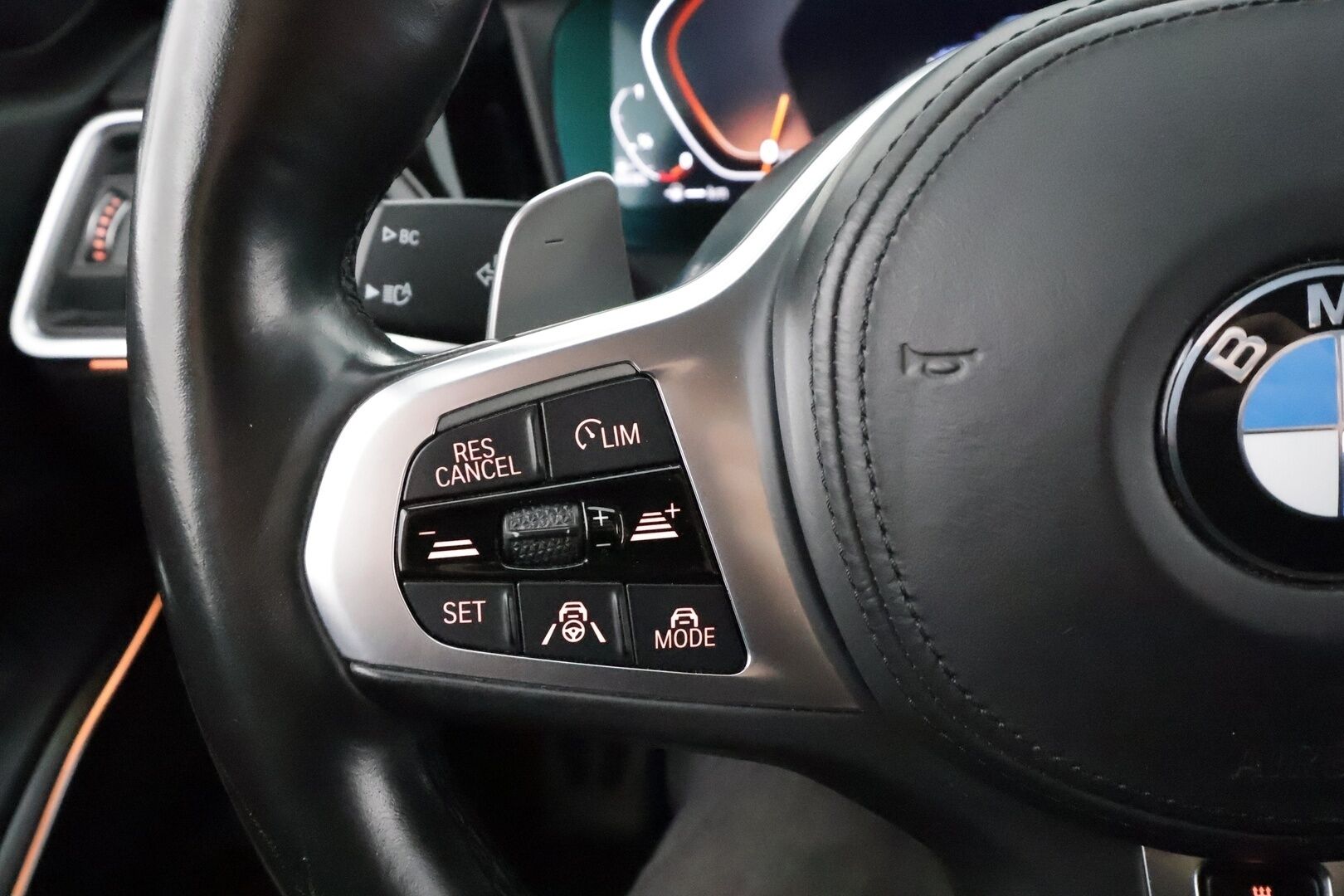 BMW 320 2021 G21 Touring 320d A xDrive Business M Sport MHEV * HiFi / Webasto / Koukku / ACC / LED / P.kamera / Sportpenkit / Navi *