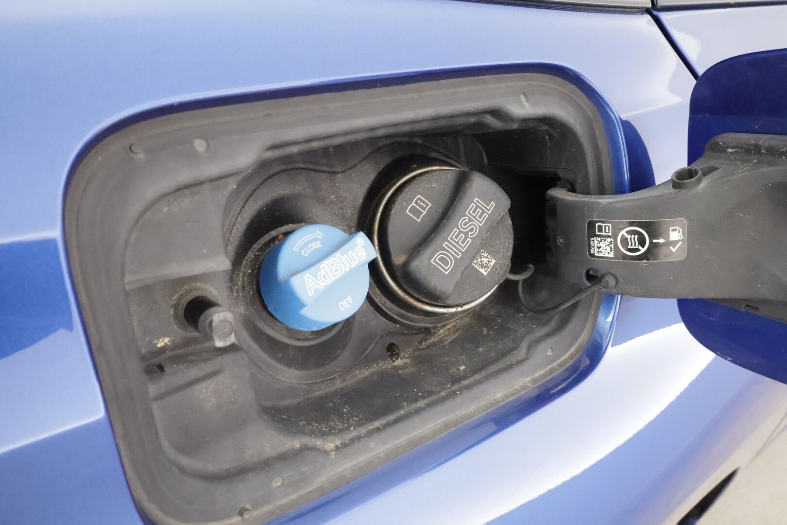 BMW 320 2021 G21 Touring 320d A xDrive Business M Sport MHEV * HiFi / Webasto / Koukku / ACC / LED / P.kamera / Sportpenkit / Navi *